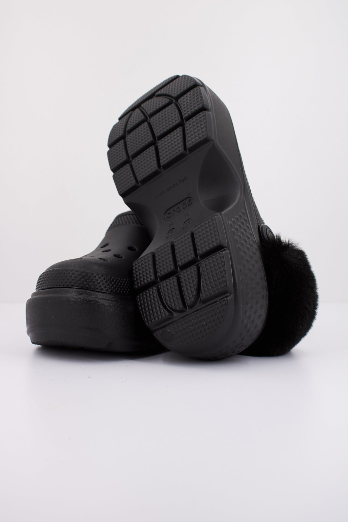 CROCS STOMP LINED CLOG en color NEGRO  (5)