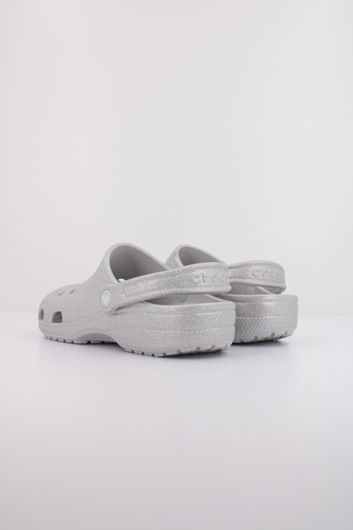 CROCS  CLASSIC GLITTER CLOG en color GRIS  (4)