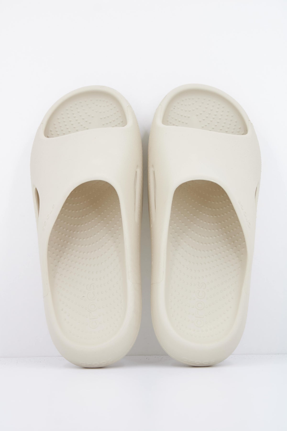 CROCS MELLOW RECOVERY SLIDE en color BEIS  (3)