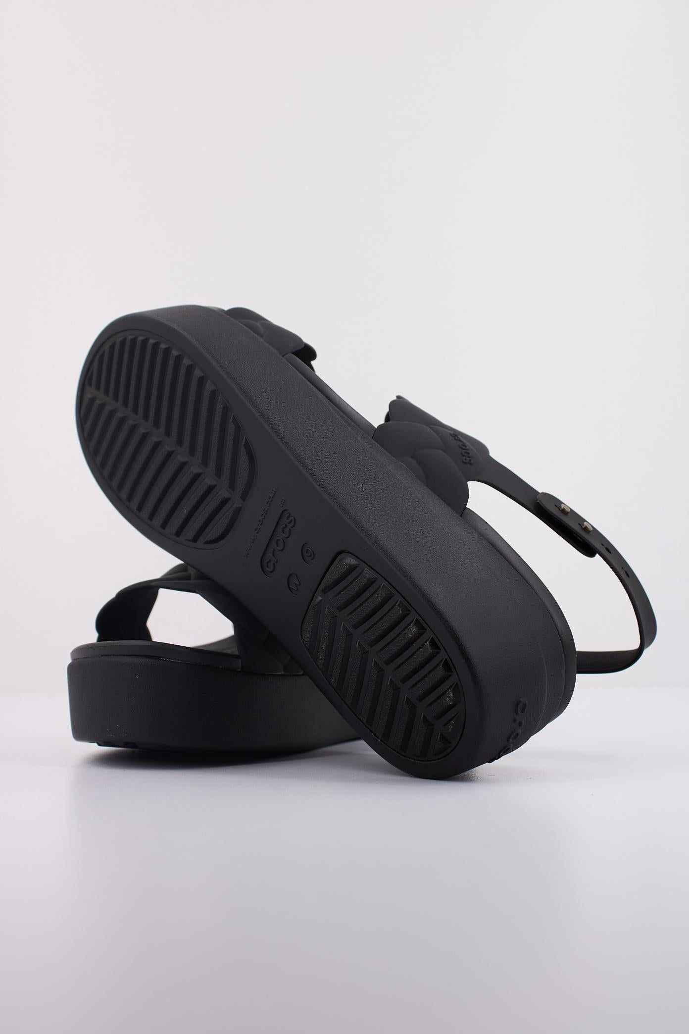 CROCS BROOKLYN WOVEN UPPER LW en color NEGRO  (5)
