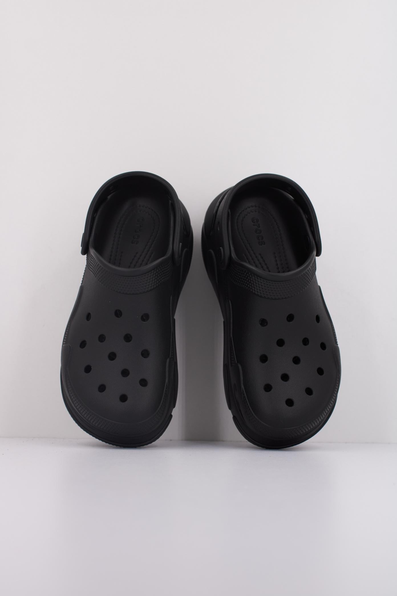 CROCS BUBBLE CRUSH CLOG U en color NEGRO  (3)