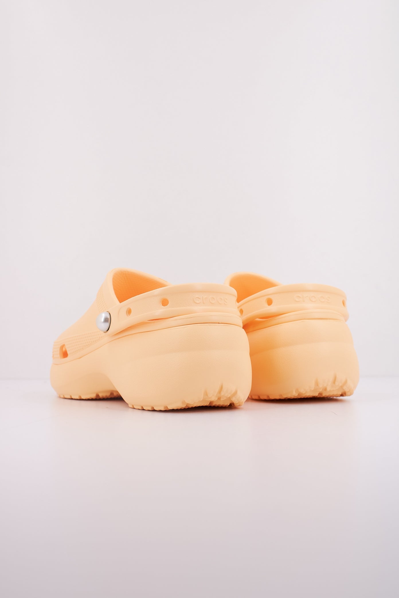 CROCS CLASSIC PLATFORM PEARLCLOG en color NARANJA  (4)