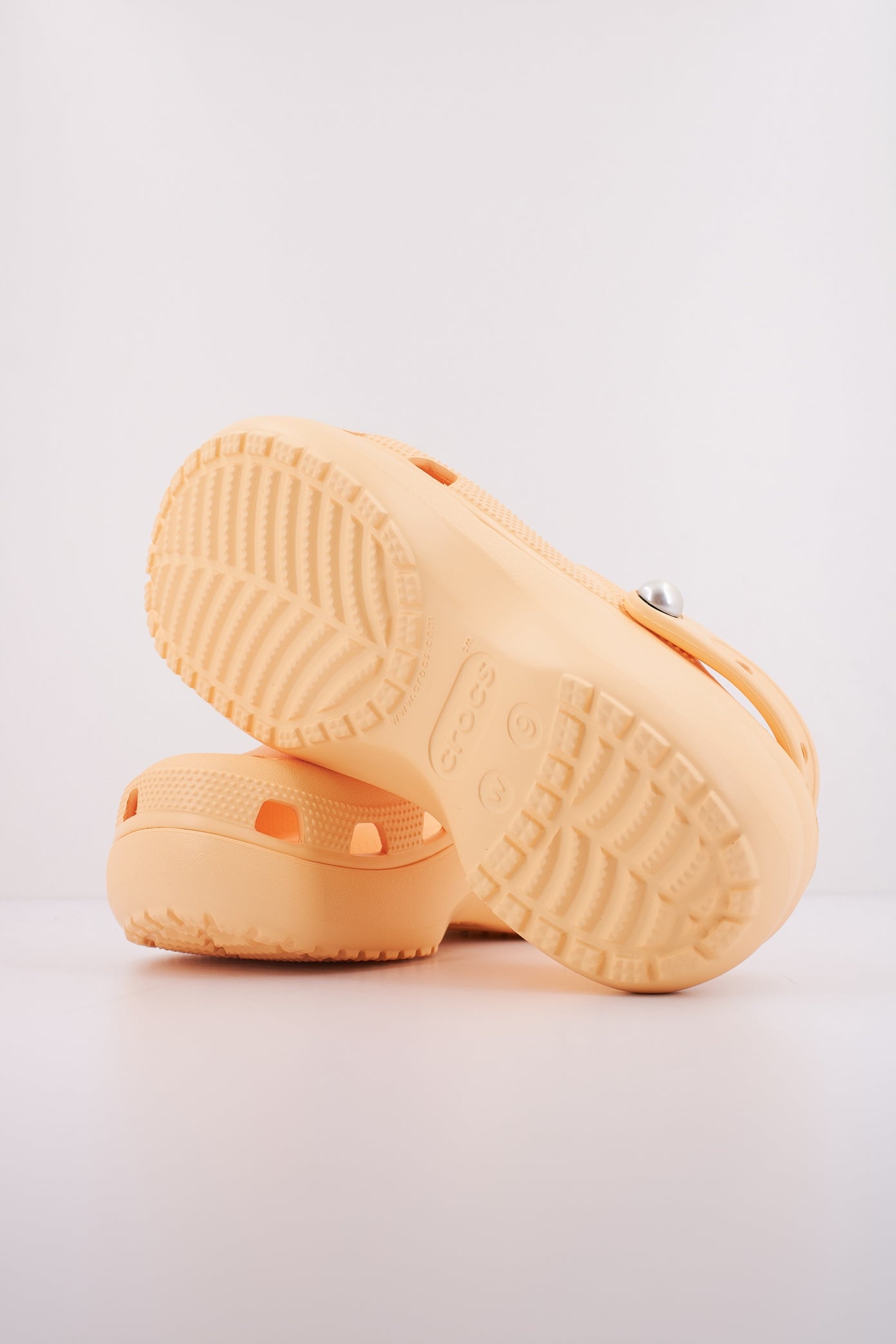 CROCS CLASSIC PLATFORM PEARLCLOG en color NARANJA  (5)