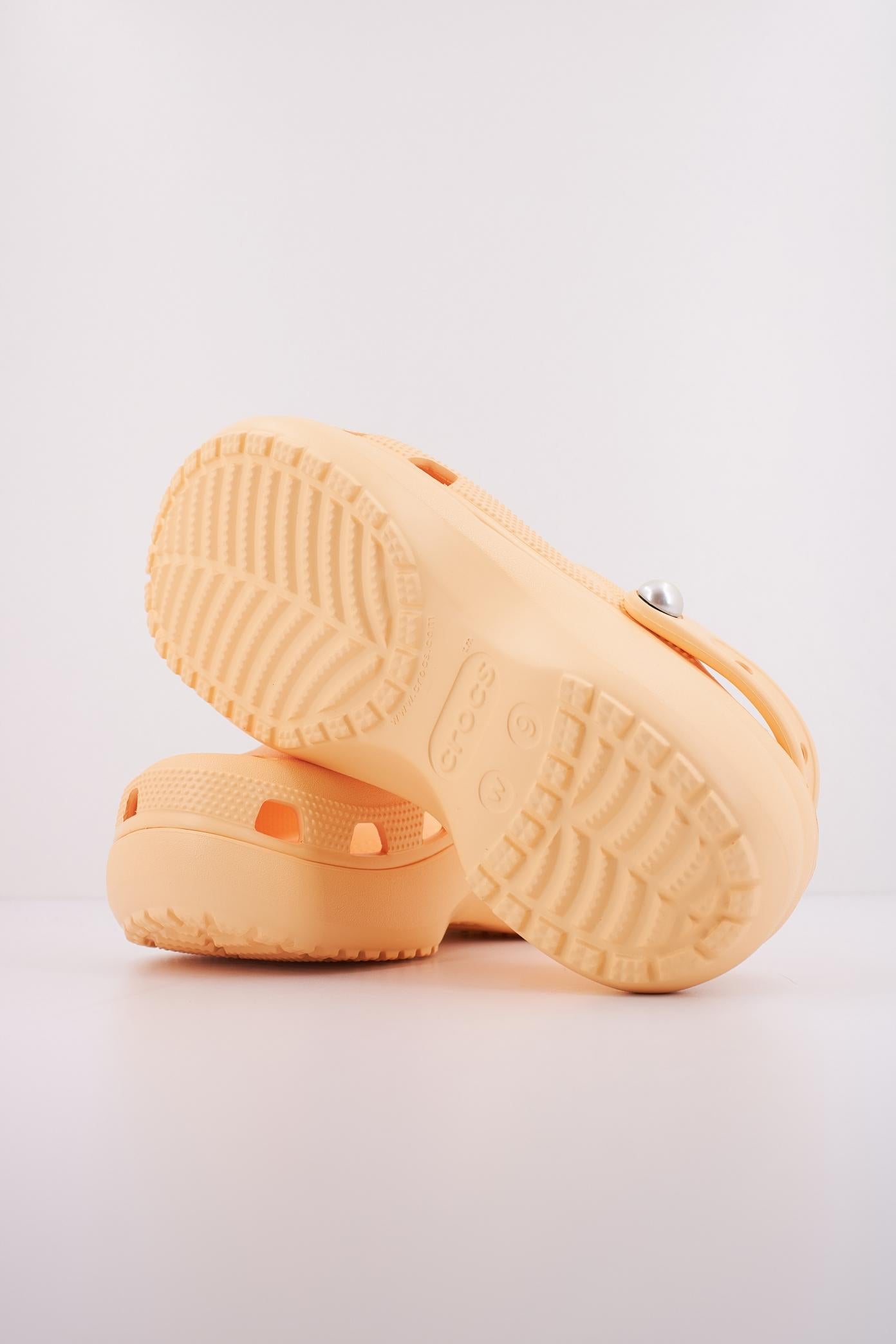 CROCS CLASSIC PLATFORM PEARLCLOG en color NARANJA  (5)