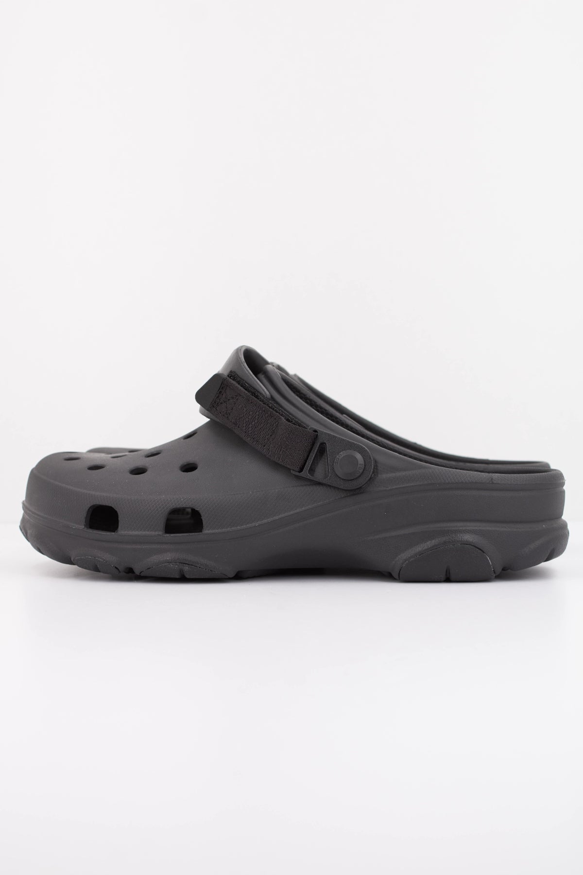 CROCS ALL-TERRAIN CLASSIC en color NEGRO  (1)