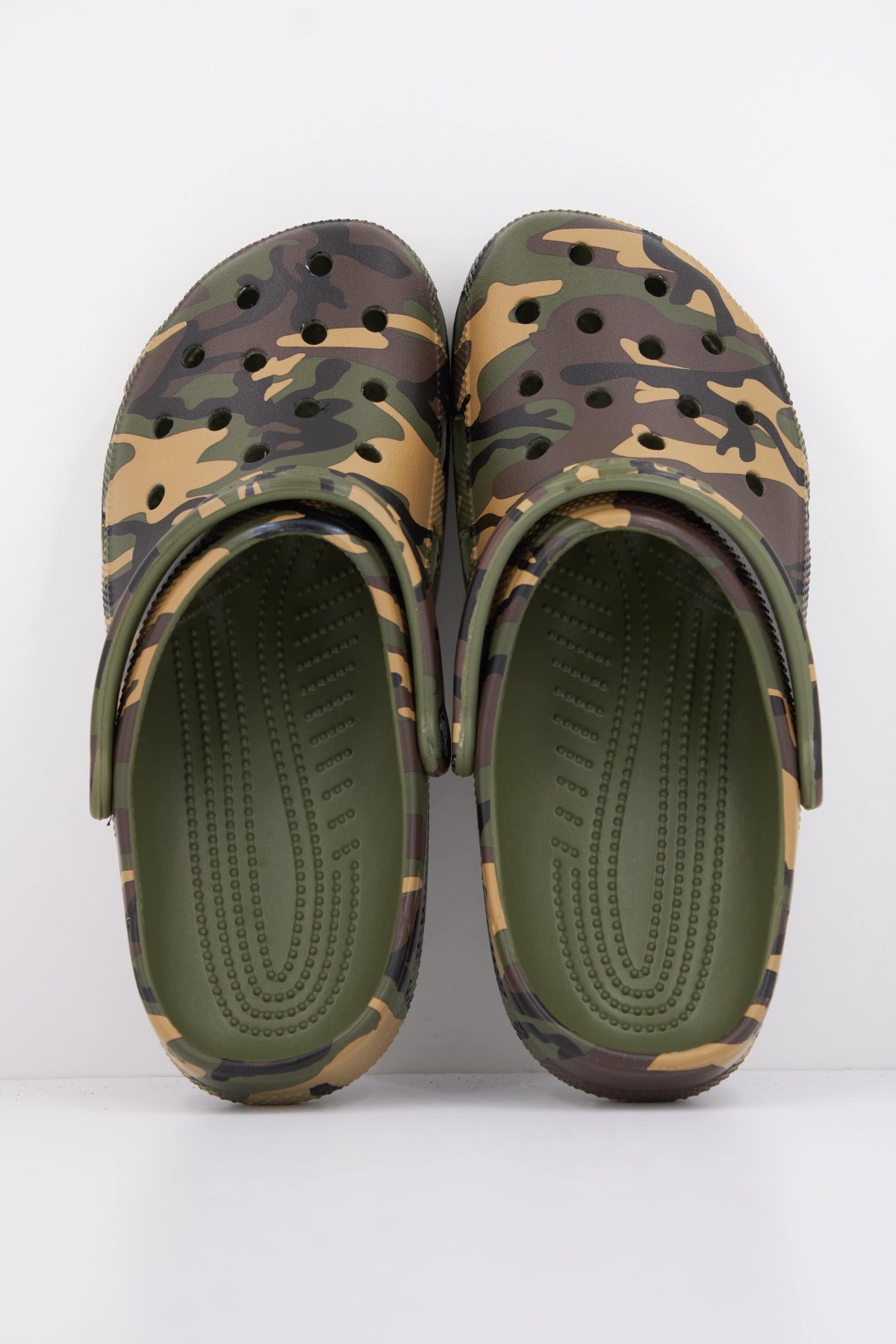 CROCS CLASSIC CAMOUFLAGE U en color VERDE  (3)