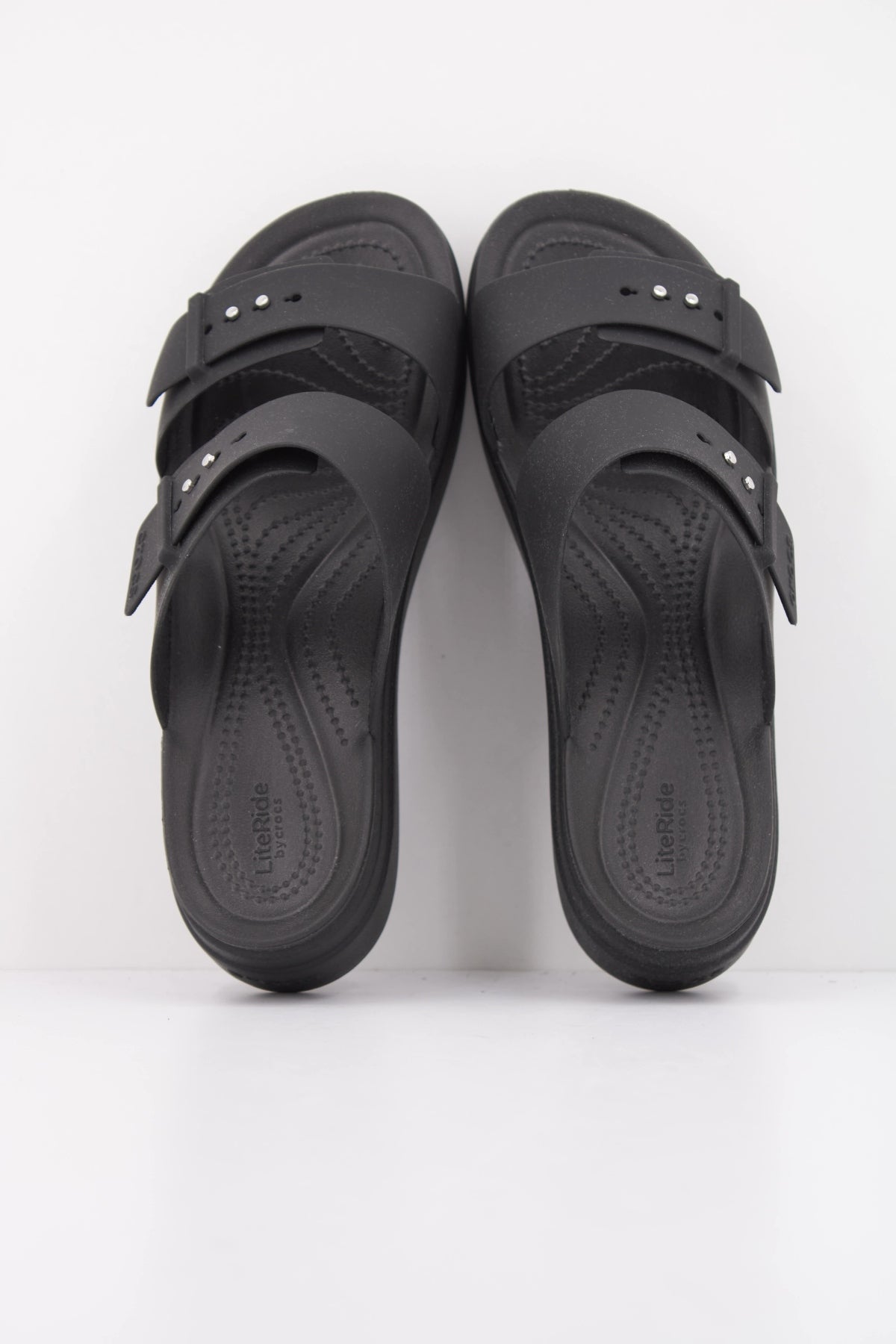 CROCS BROOKLYN W en color NEGRO  (3)