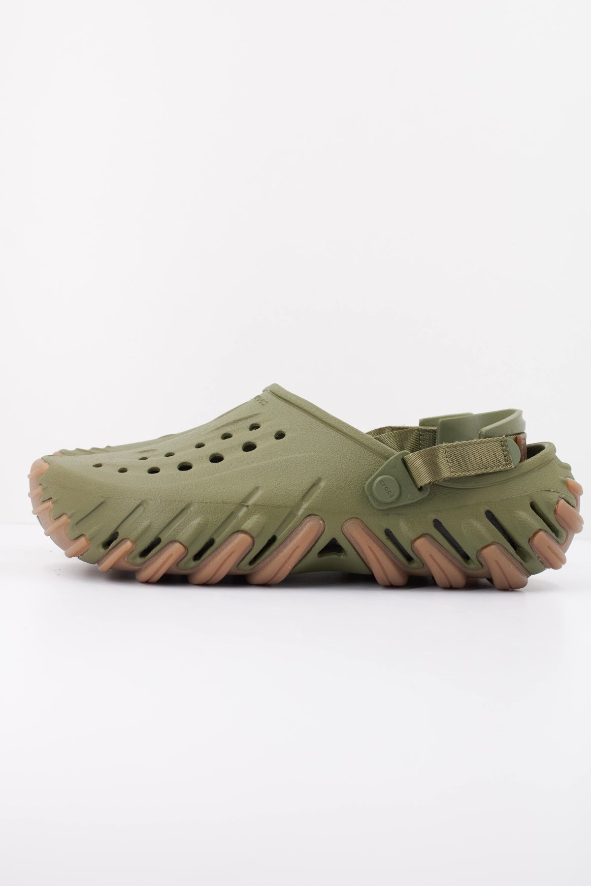 CROCS SANDALIA ECHO GUM RO CLOG en color VERDE  (1)