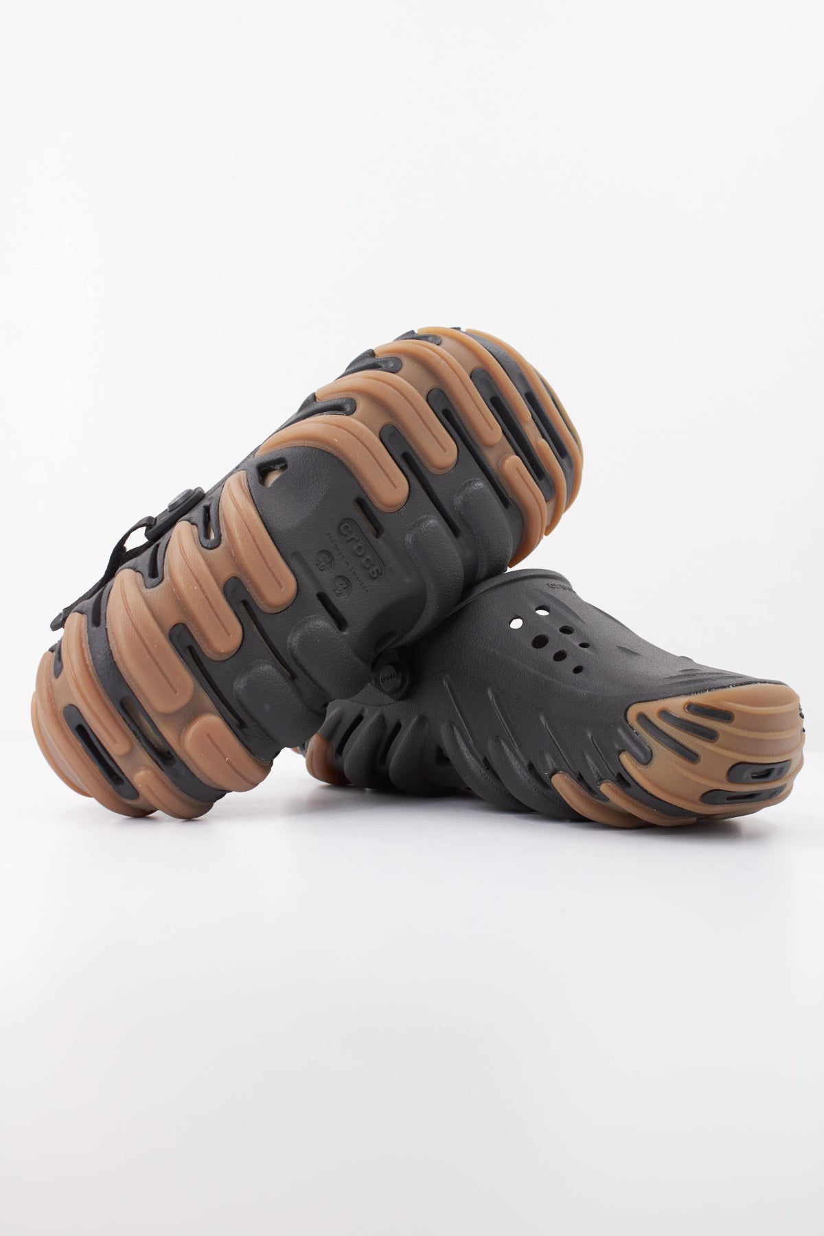 CROCS SANDALIA ECHO GUM RO CLOG en color NEGRO  (5)