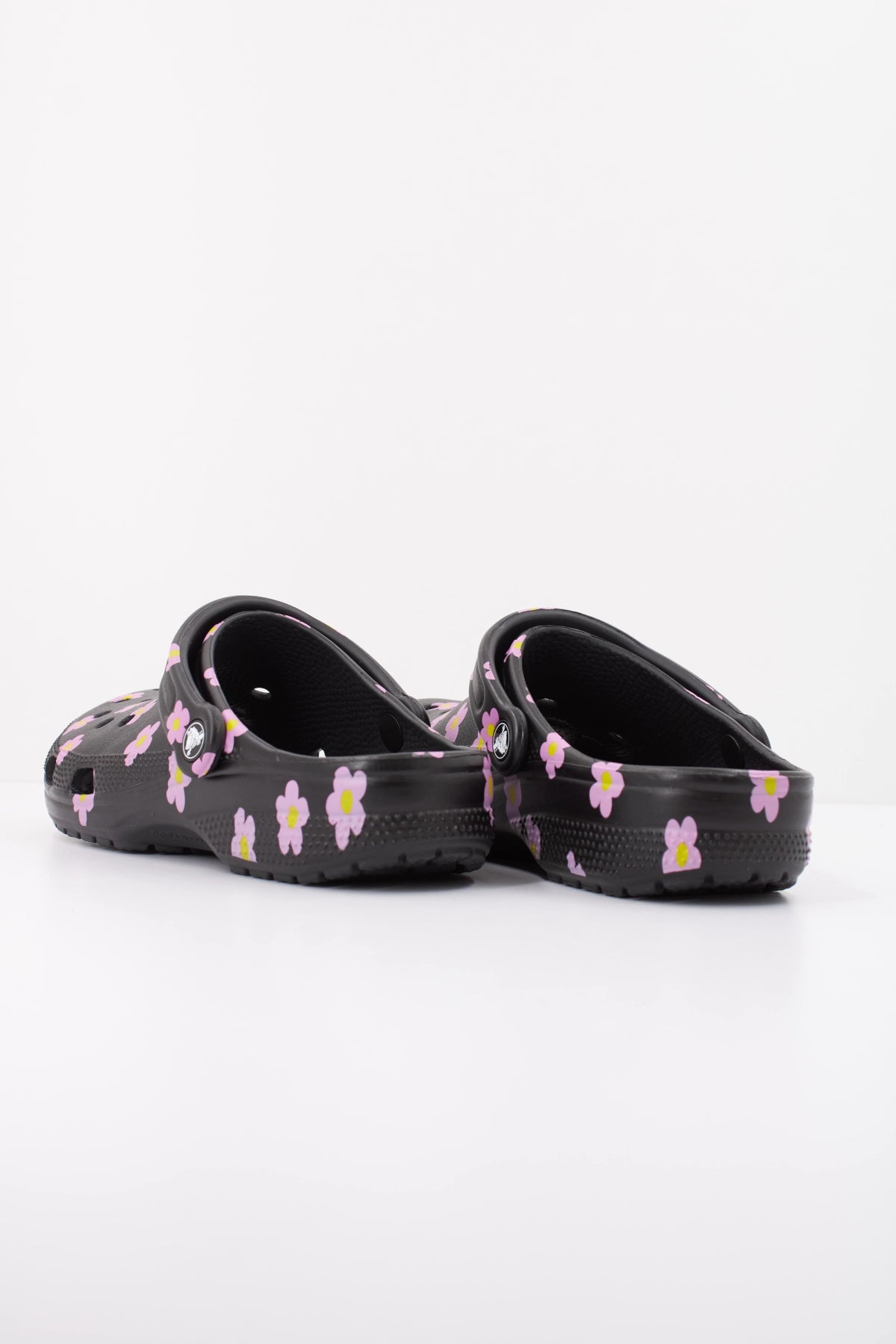 CROCS SANDALIA CLASSIC FLOWER CLO en color NEGRO  (4)