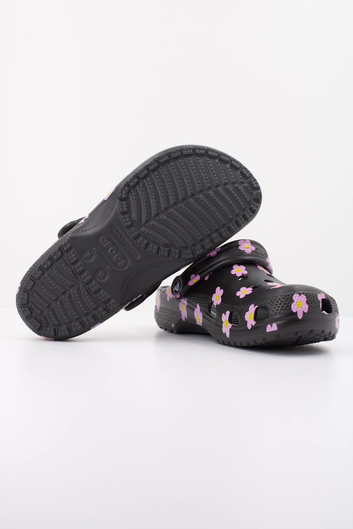 CROCS SANDALIA CLASSIC FLOWER CLO en color NEGRO  (5)