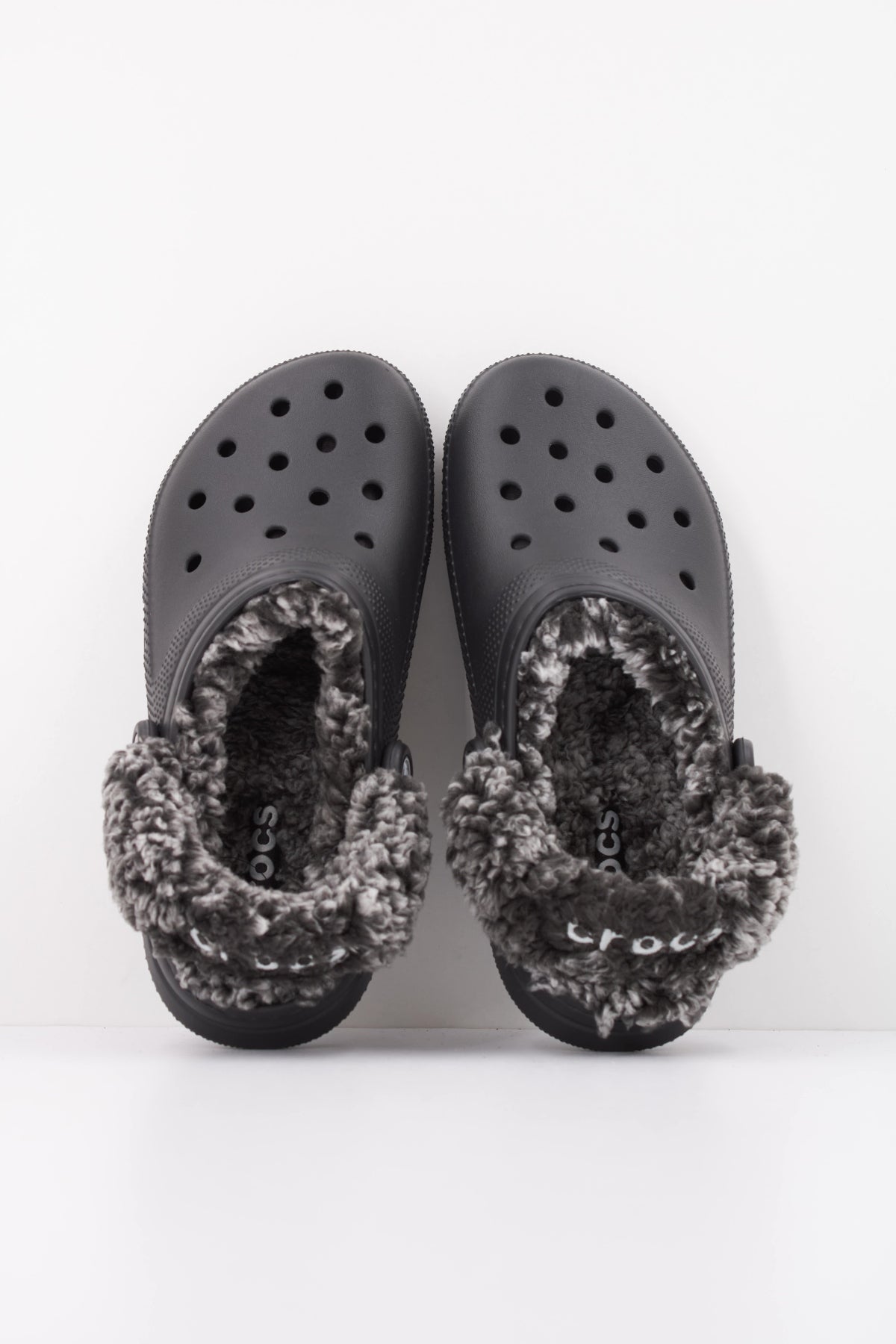 CROCS C CLASSIC FLEECE LINED en color NEGRO  (3)