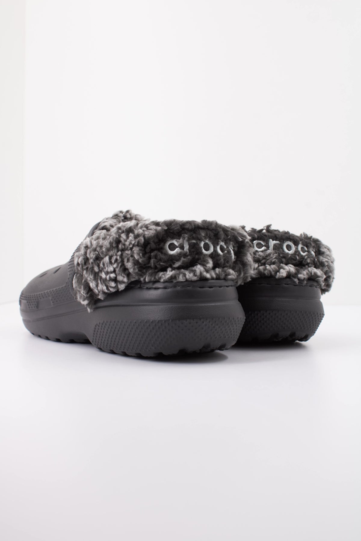 CROCS C CLASSIC FLEECE LINED en color NEGRO  (4)