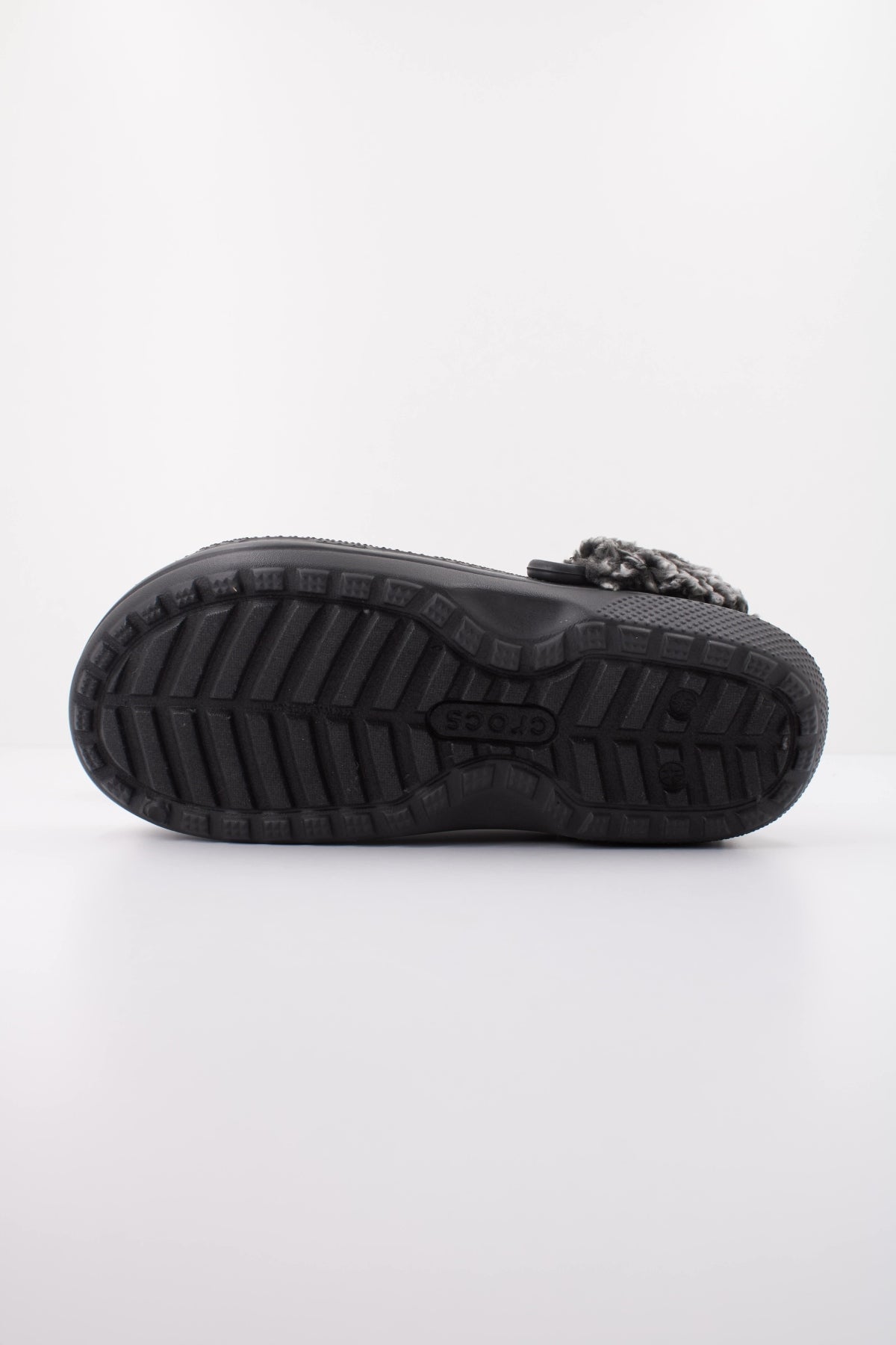 CROCS C CLASSIC FLEECE LINED en color NEGRO  (5)