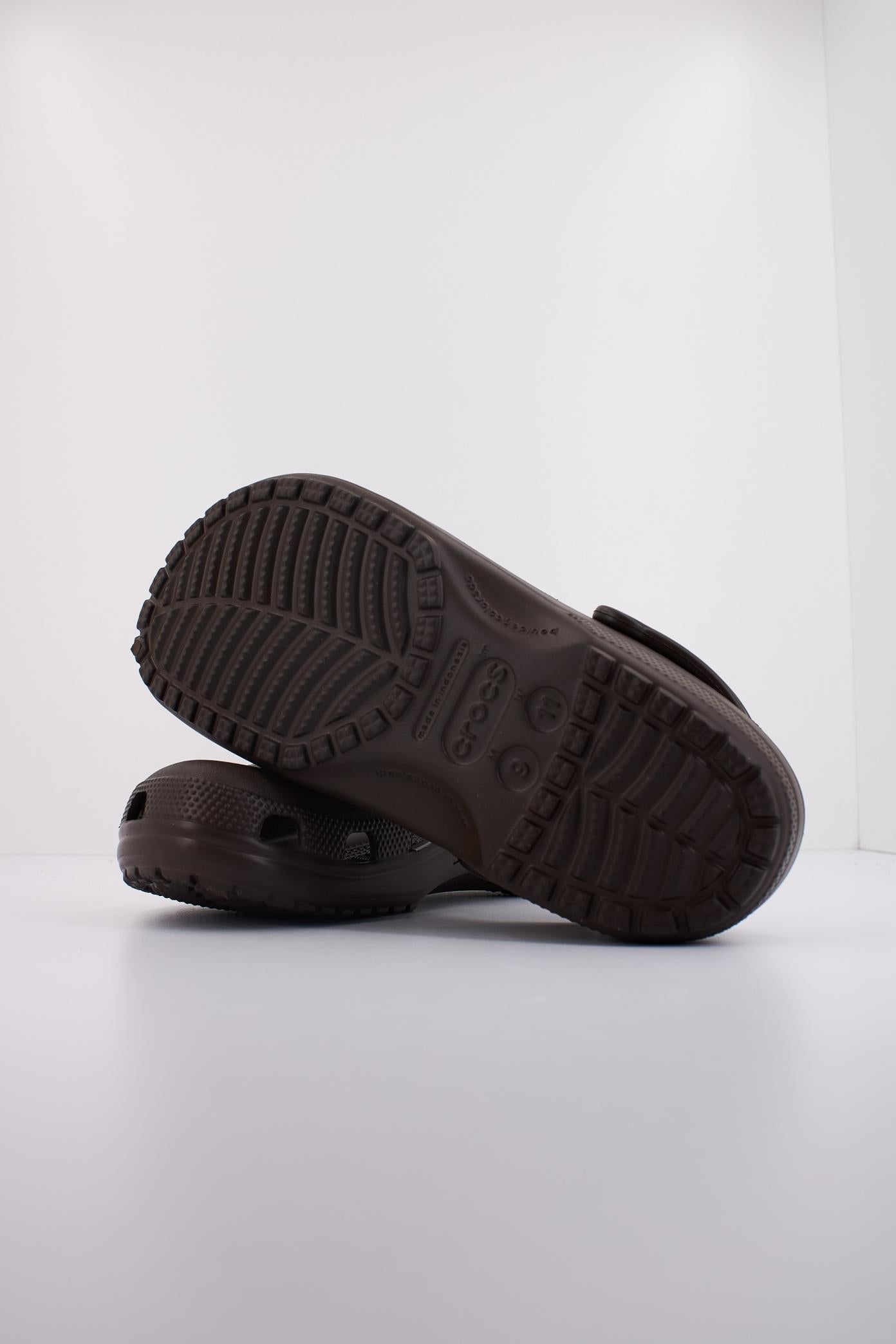 CROCS C CLASSIC U en color MARRON  (5)