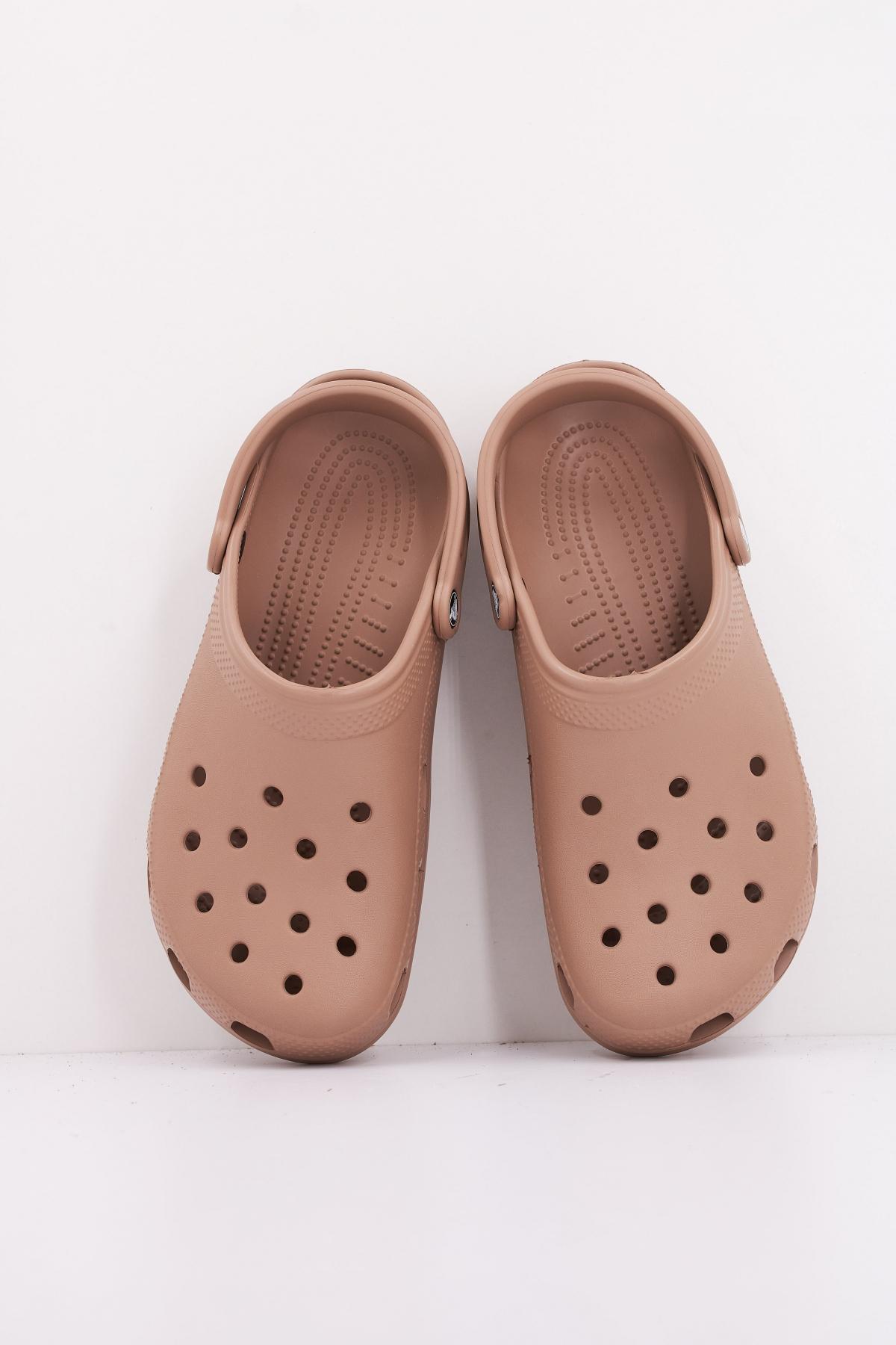 CROCS C CLASSIC U en color MARRON CLARO  (3)