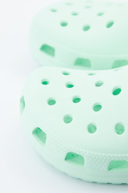CROCS C CLASSIC U en color VERDE  (4)