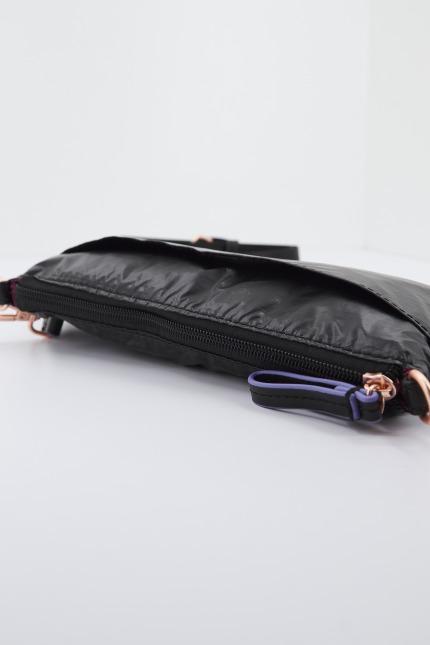 MUNICH GLOSS CROSSBODY en color NEGRO  (4)