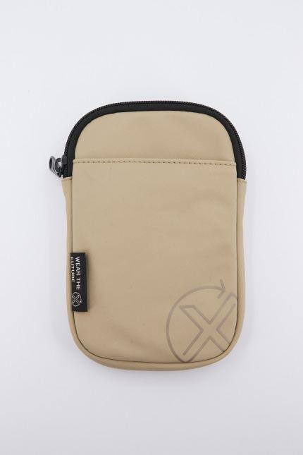 MUNICH M RECYCLED X CROSSBODY SMALL en color BEIS  (1)