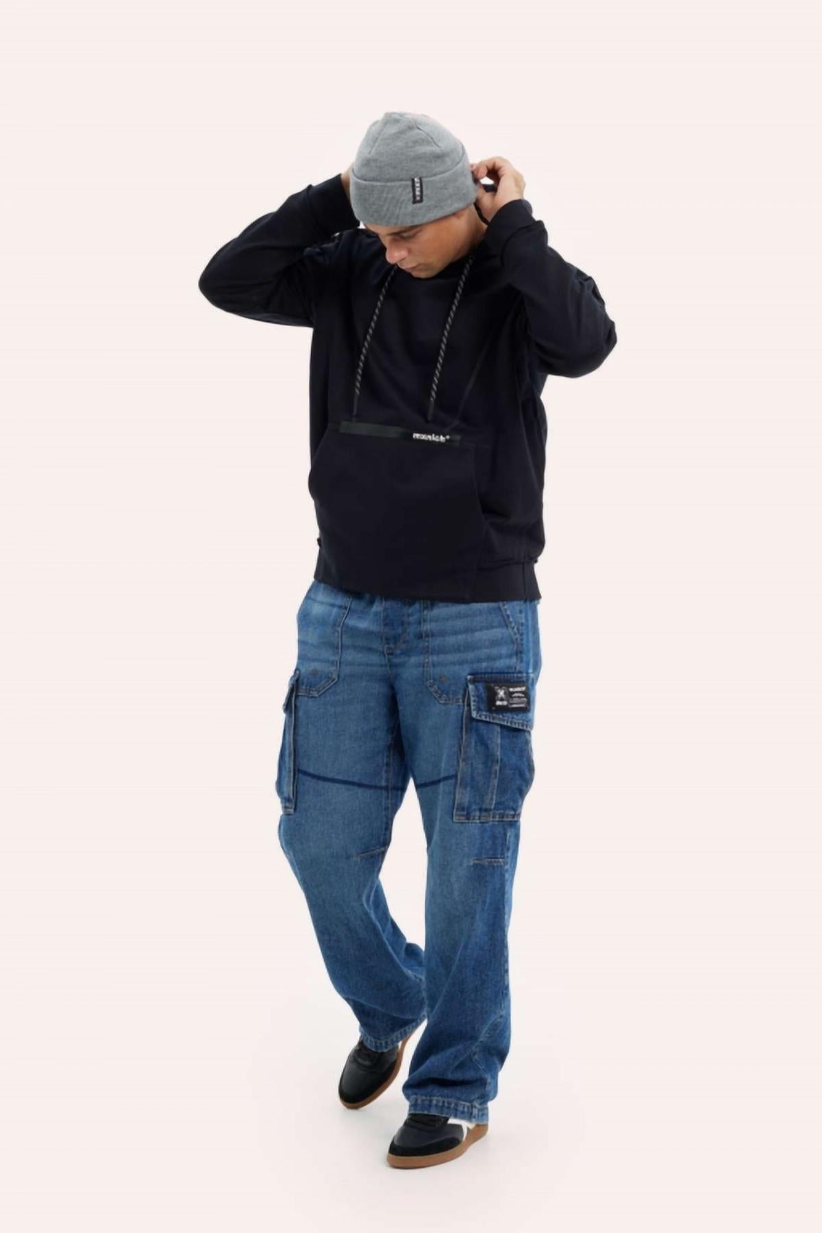 MUNICH HOODIE SPACE en color NEGRO  (5)