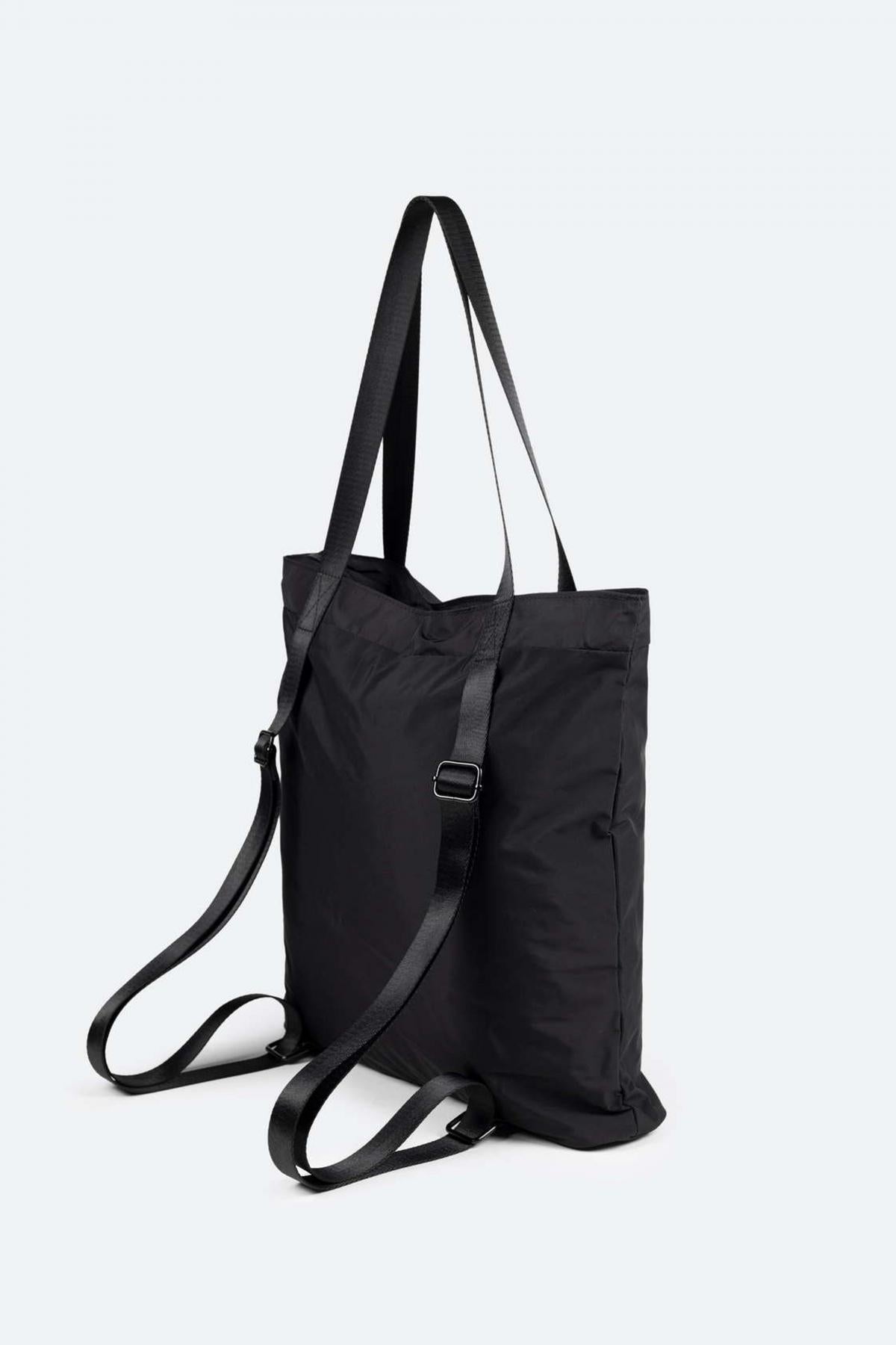 MUNICH SHALLOW TOTE BACKPACK en color NEGRO  (2)