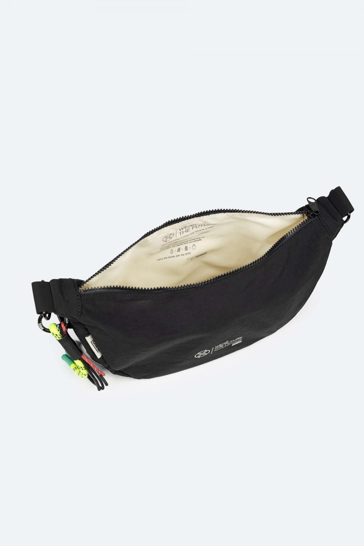 MUNICH  DEEP RECYCLED CROSSBODY BA en color NEGRO  (3)
