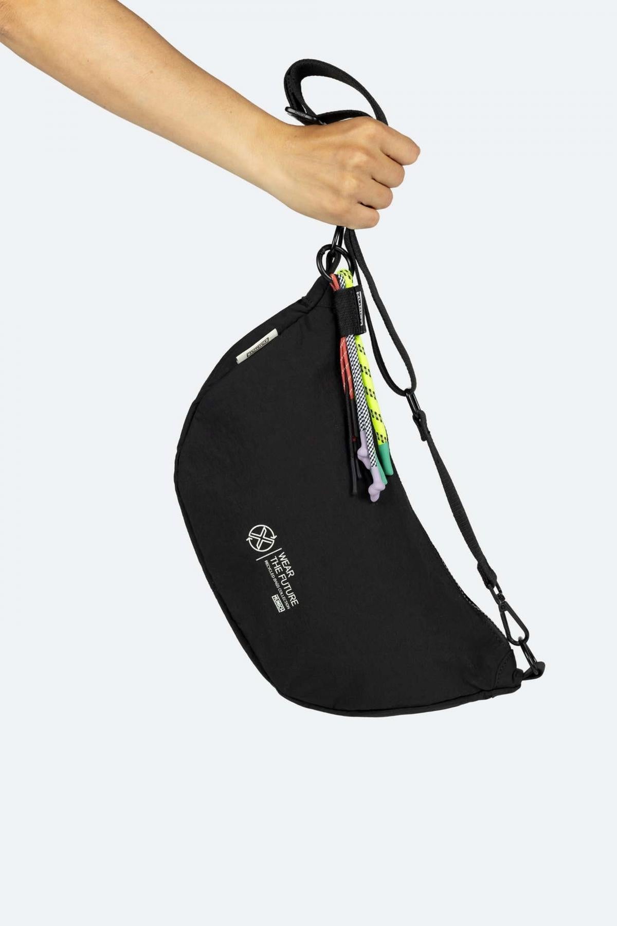 MUNICH  DEEP RECYCLED CROSSBODY BA en color NEGRO  (4)