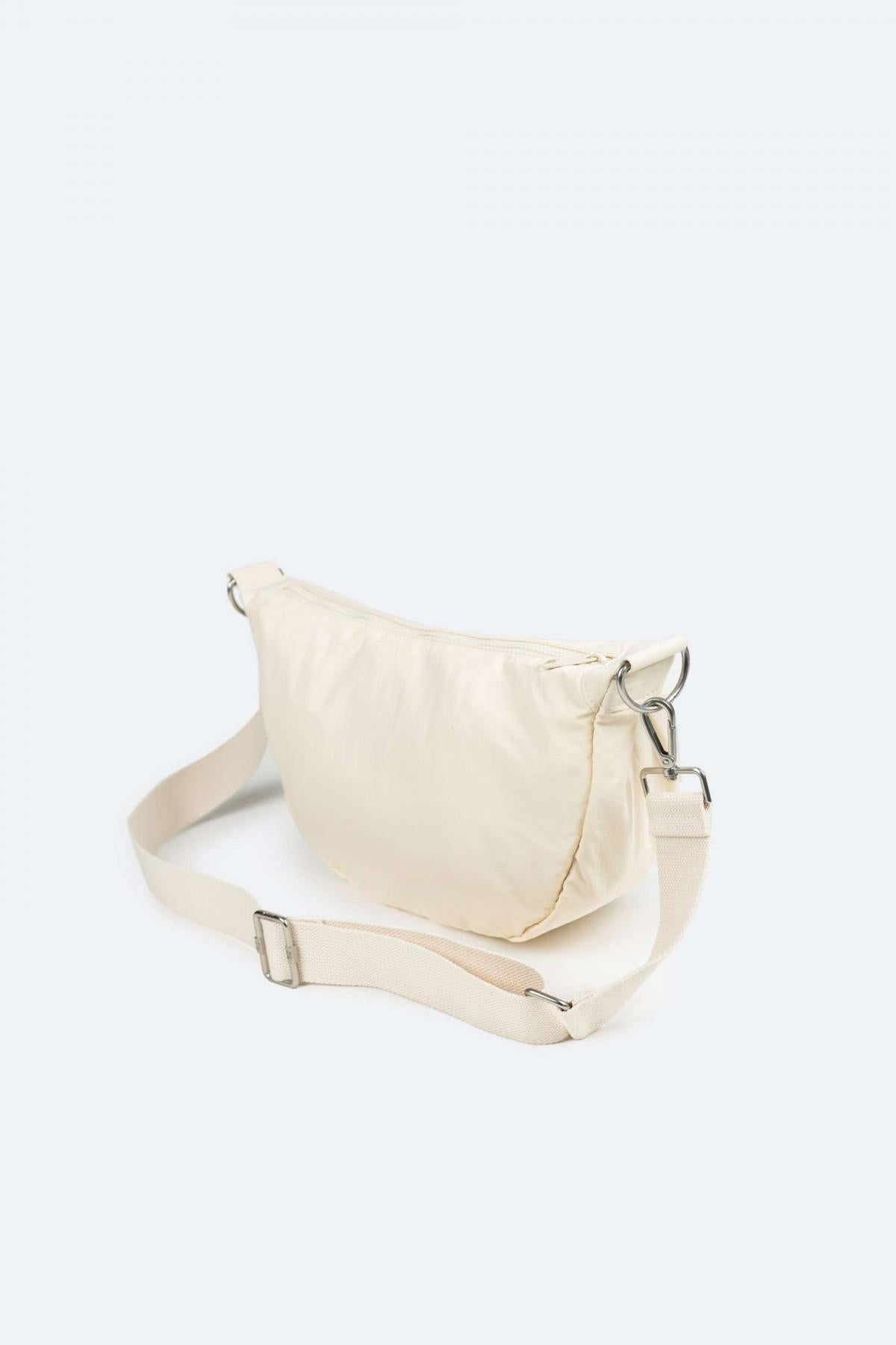MUNICH DEEP RECYCLED CROSSBODY BA en color BEIS  (2)