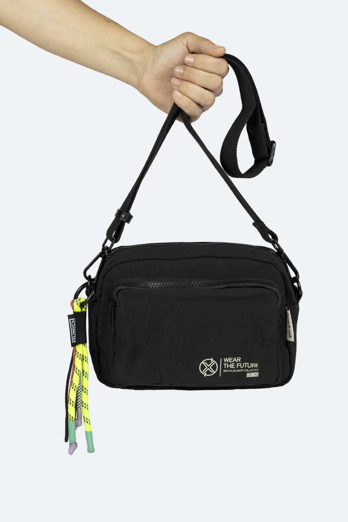 MUNICH  DEEP RECYCLED CROSSBODY CA en color NEGRO  (4)