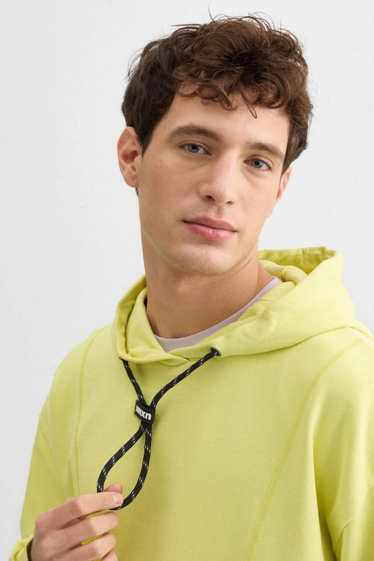 MUNICH HOODIE GALAXY en color AMARILLO  (3)