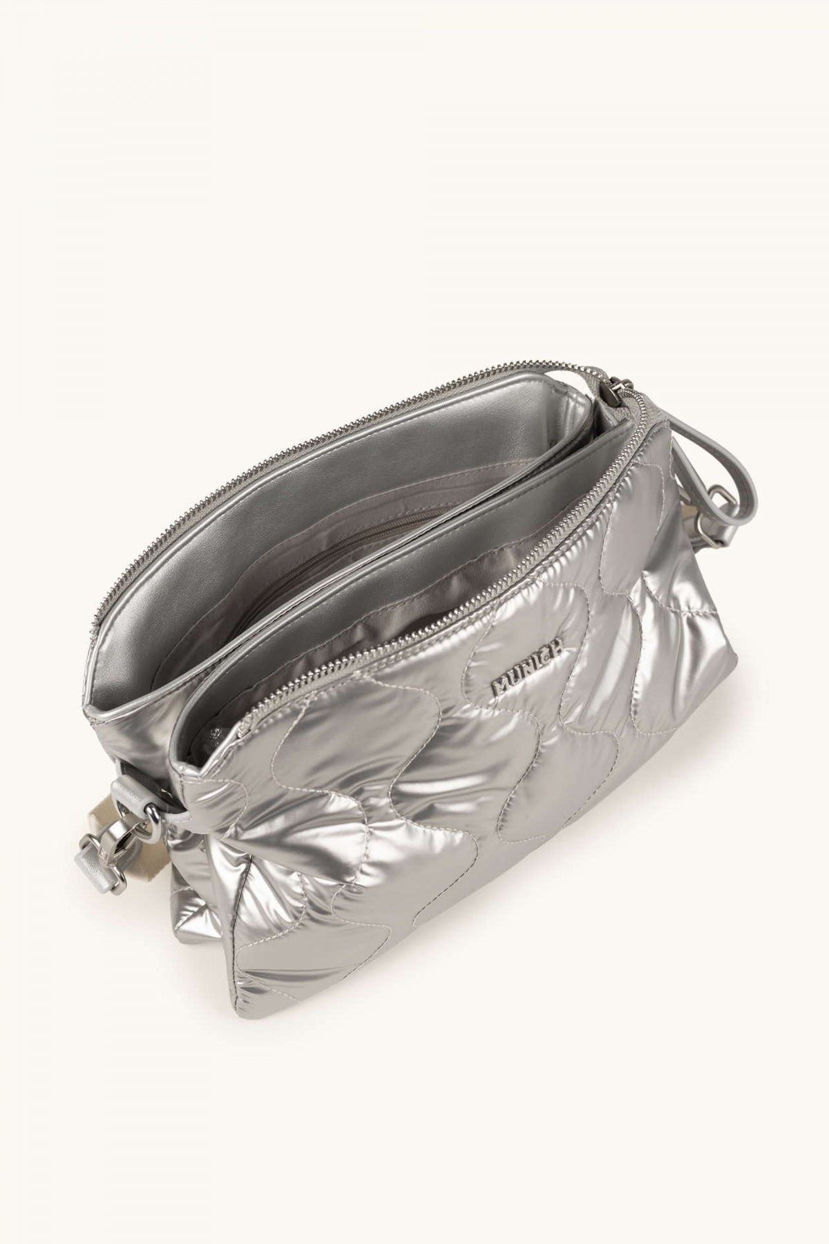 MUNICH CROSSBODY en color PLATA  (3)