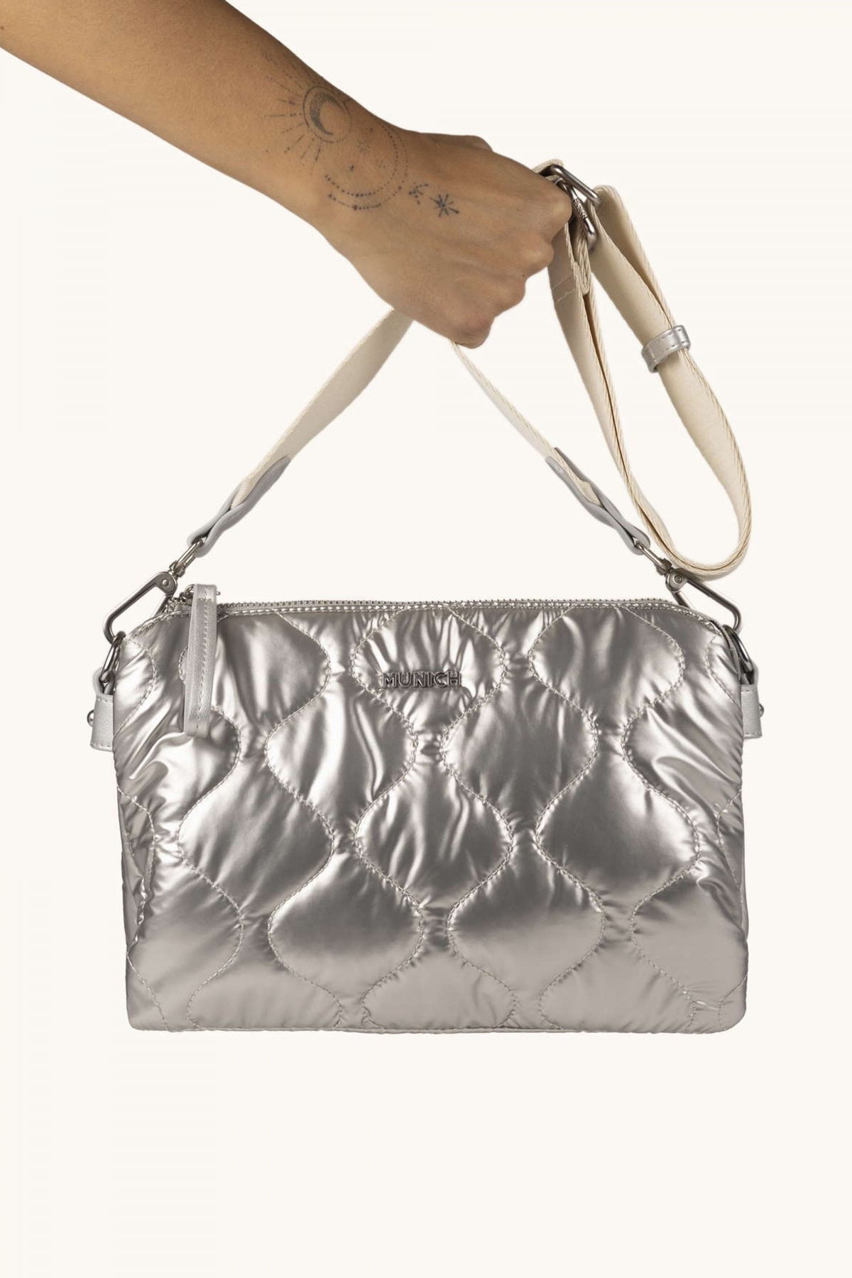 MUNICH CROSSBODY en color PLATA  (4)