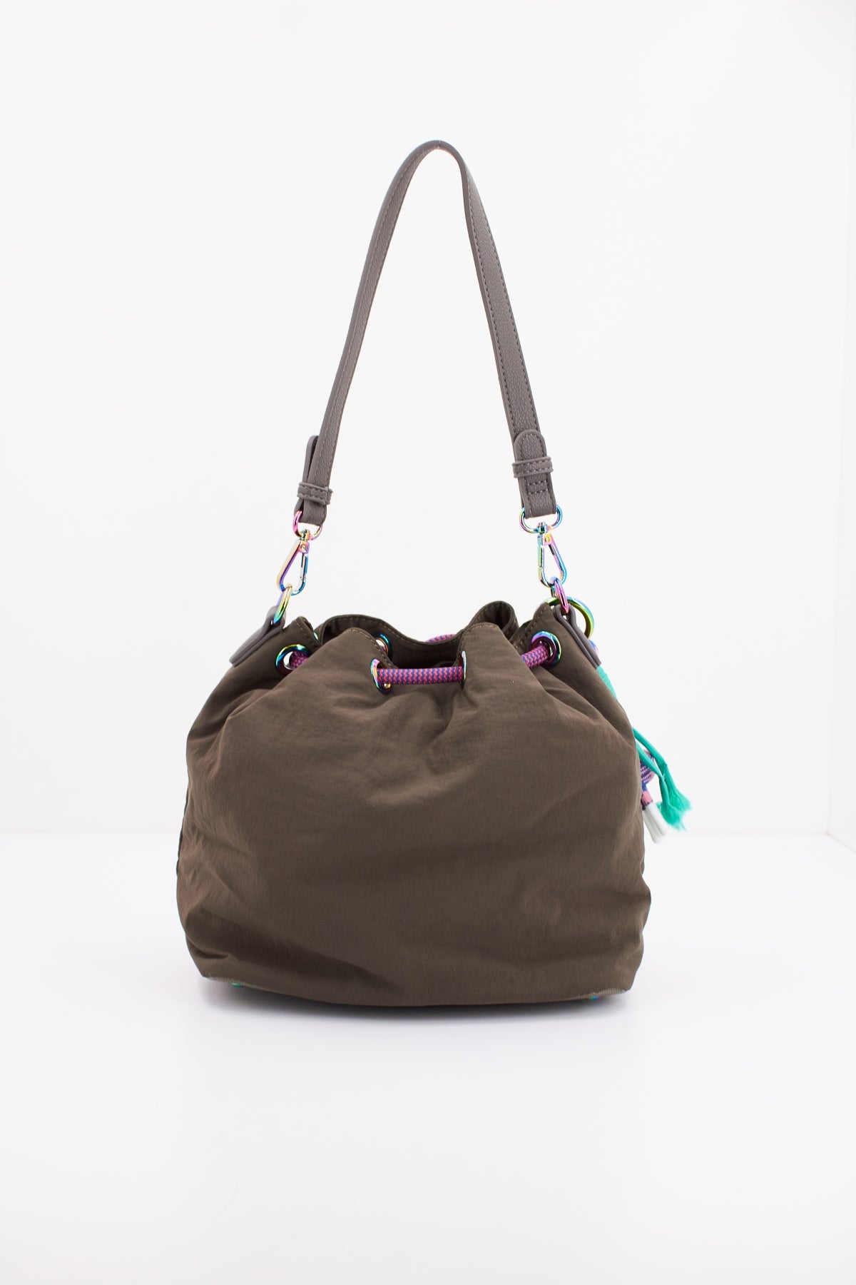 MUNICH DEEP RECYCLED FW BUCKET en color VERDE  (3)