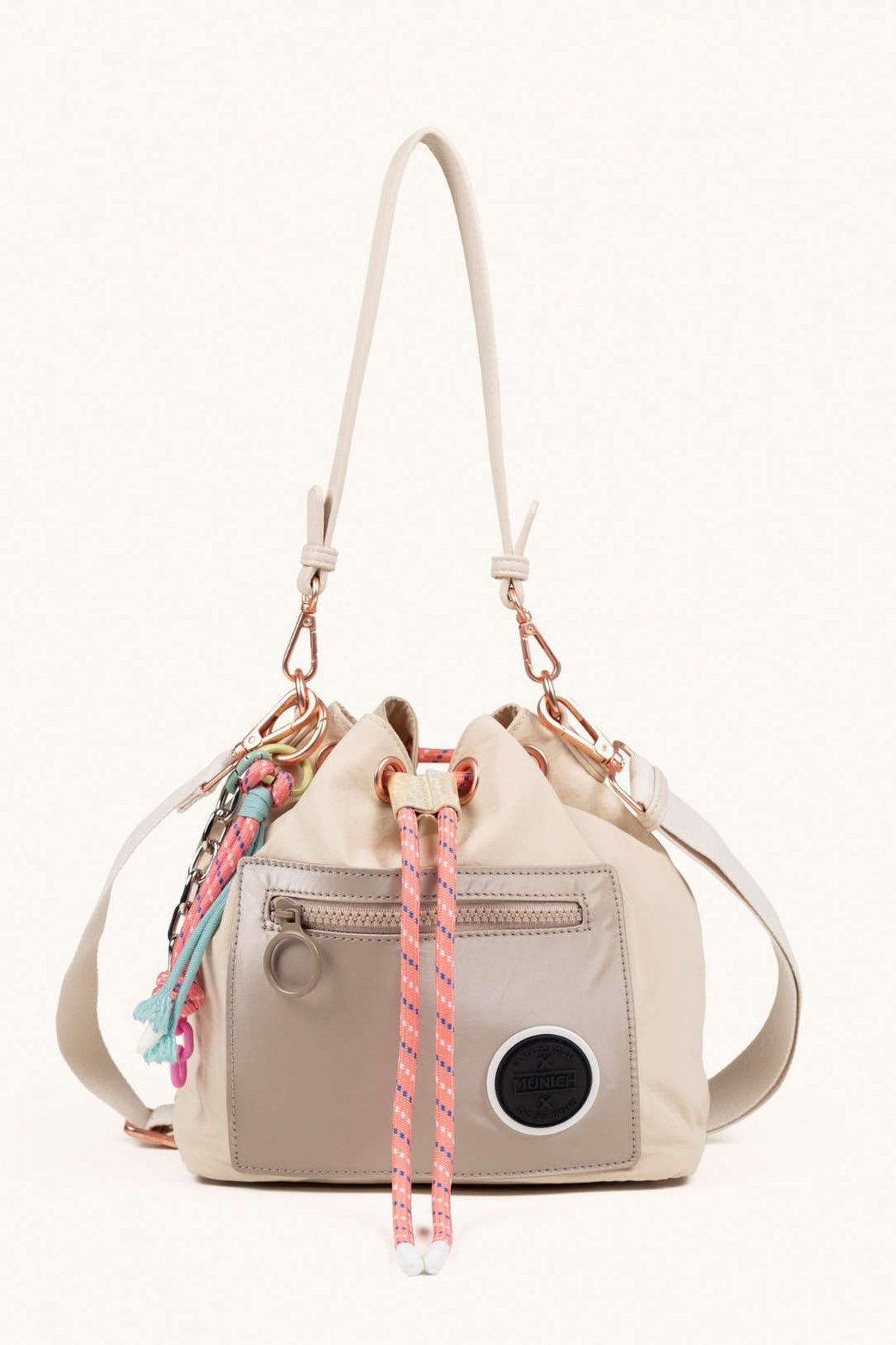 MUNICH DEEP RECYCLED FW BUCKET en color BEIS  (1)