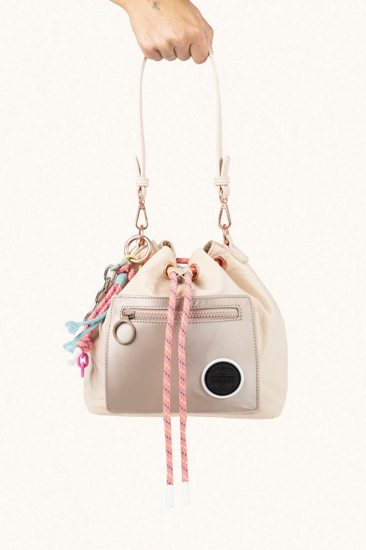 MUNICH DEEP RECYCLED FW BUCKET en color BEIS  (4)