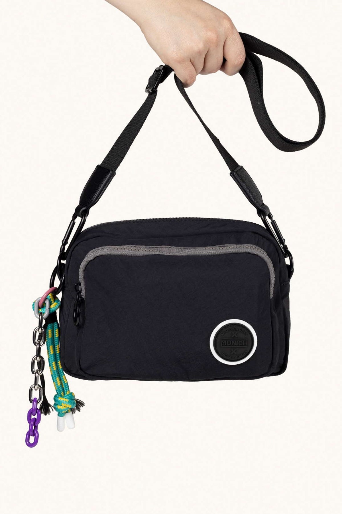 MUNICH DEEP RECYCLED FW CROSSBO en color NEGRO  (4)