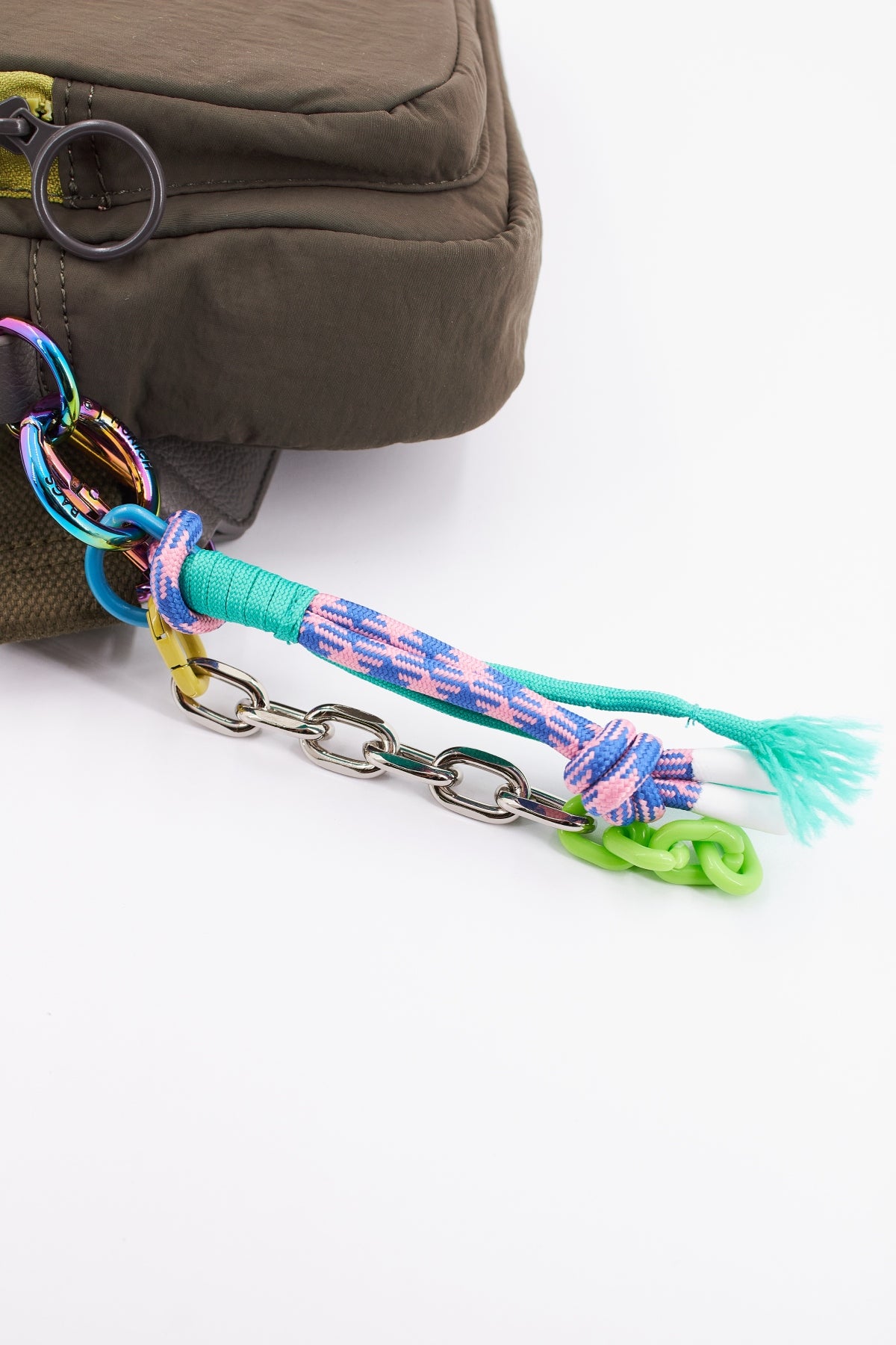 MUNICH DEEP RECYCLED FW CROSSBODY en color VERDE  (4)