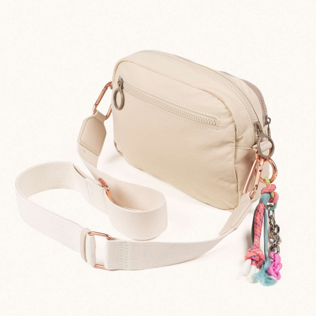 MUNICH DEEP RECYCLED FW CROSSBODY en color BEIS  (2)