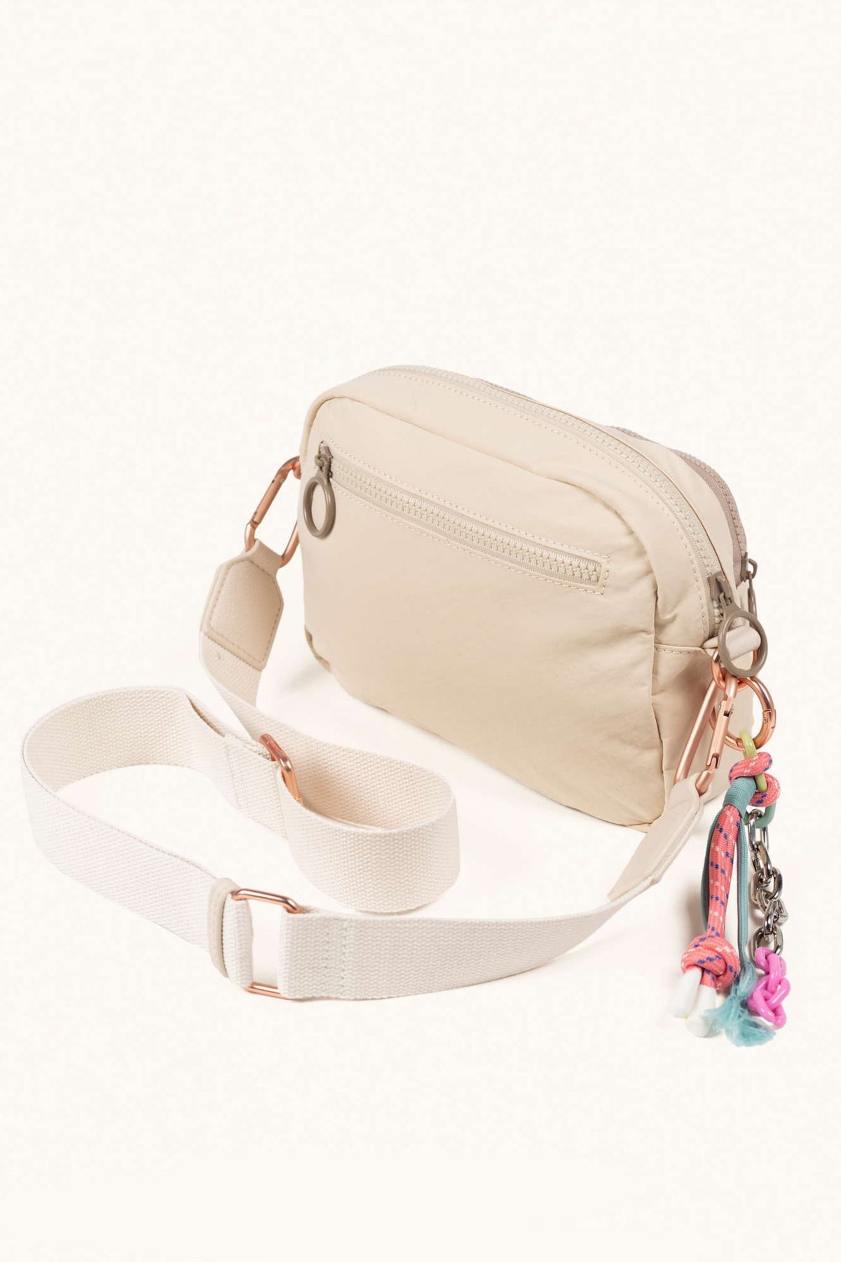 MUNICH DEEP RECYCLED FW CROSSBODY en color BEIS  (2)