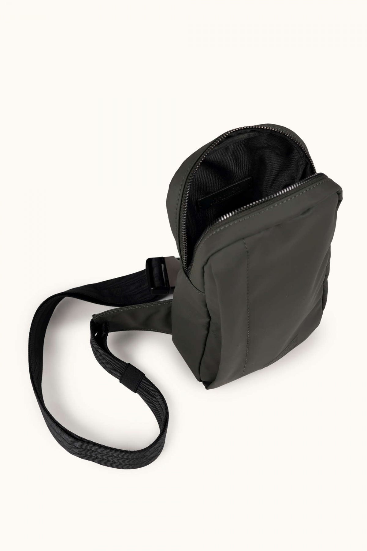 MUNICH PEAK RECYCLED FW CROSSBODY BACKPACK en color VERDE  (3)