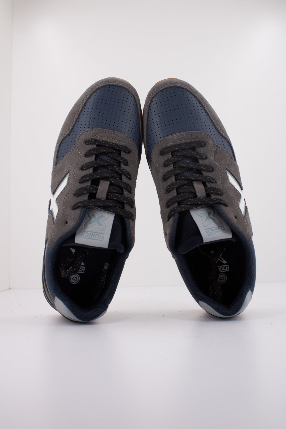 MUNICH  DASH PREMIUM   en color GRIS  (3)