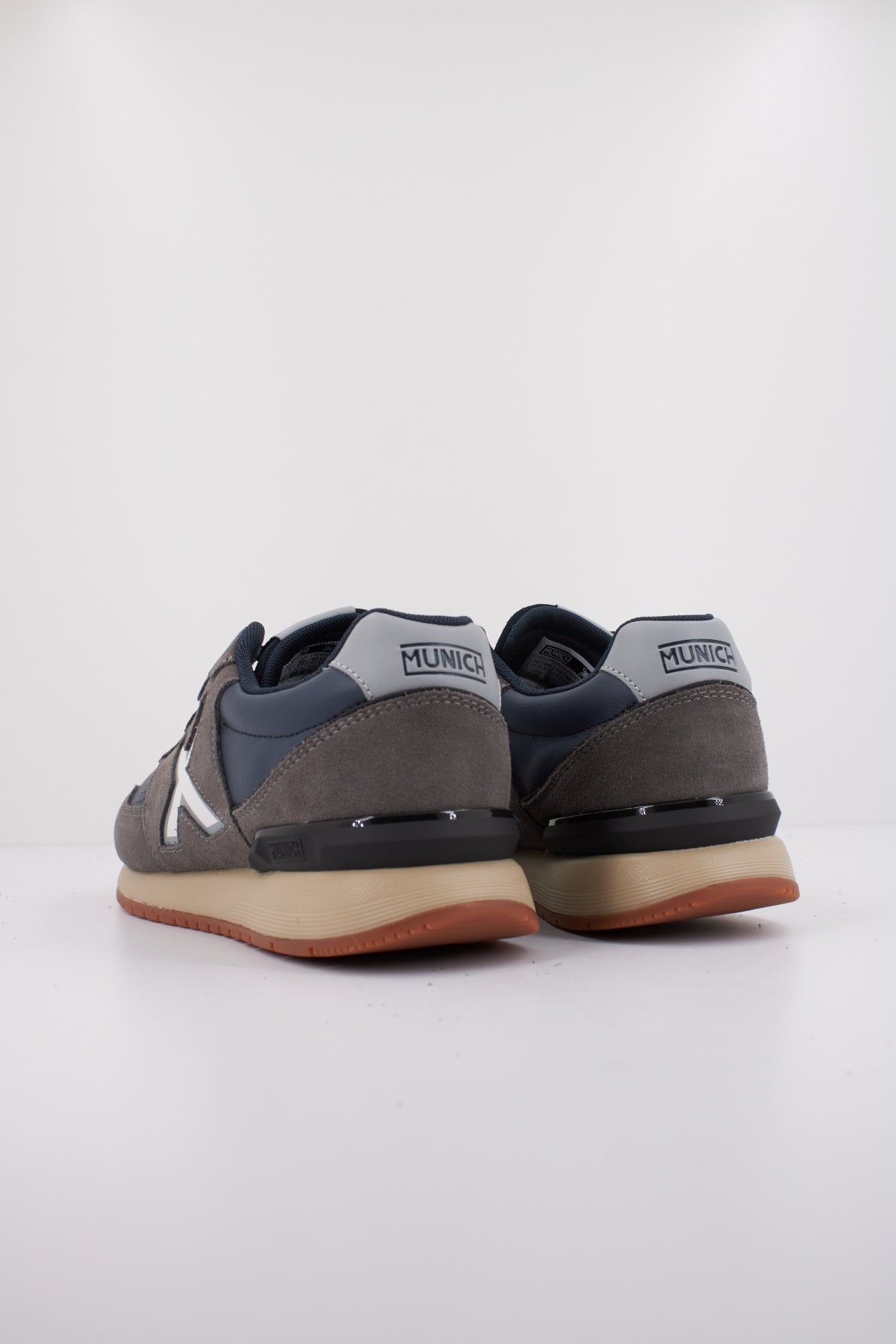 MUNICH  DASH PREMIUM   en color GRIS  (4)
