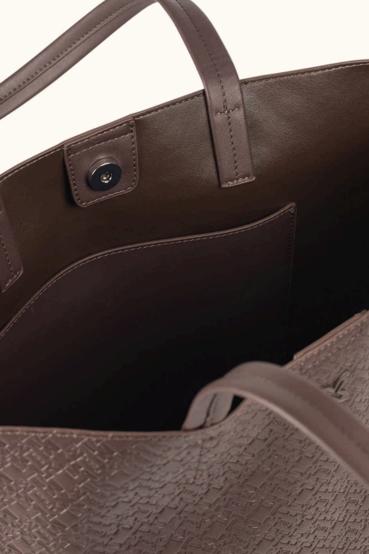 MUNICH M ESSENTIALS SHOPPER en color MARRON  (2)