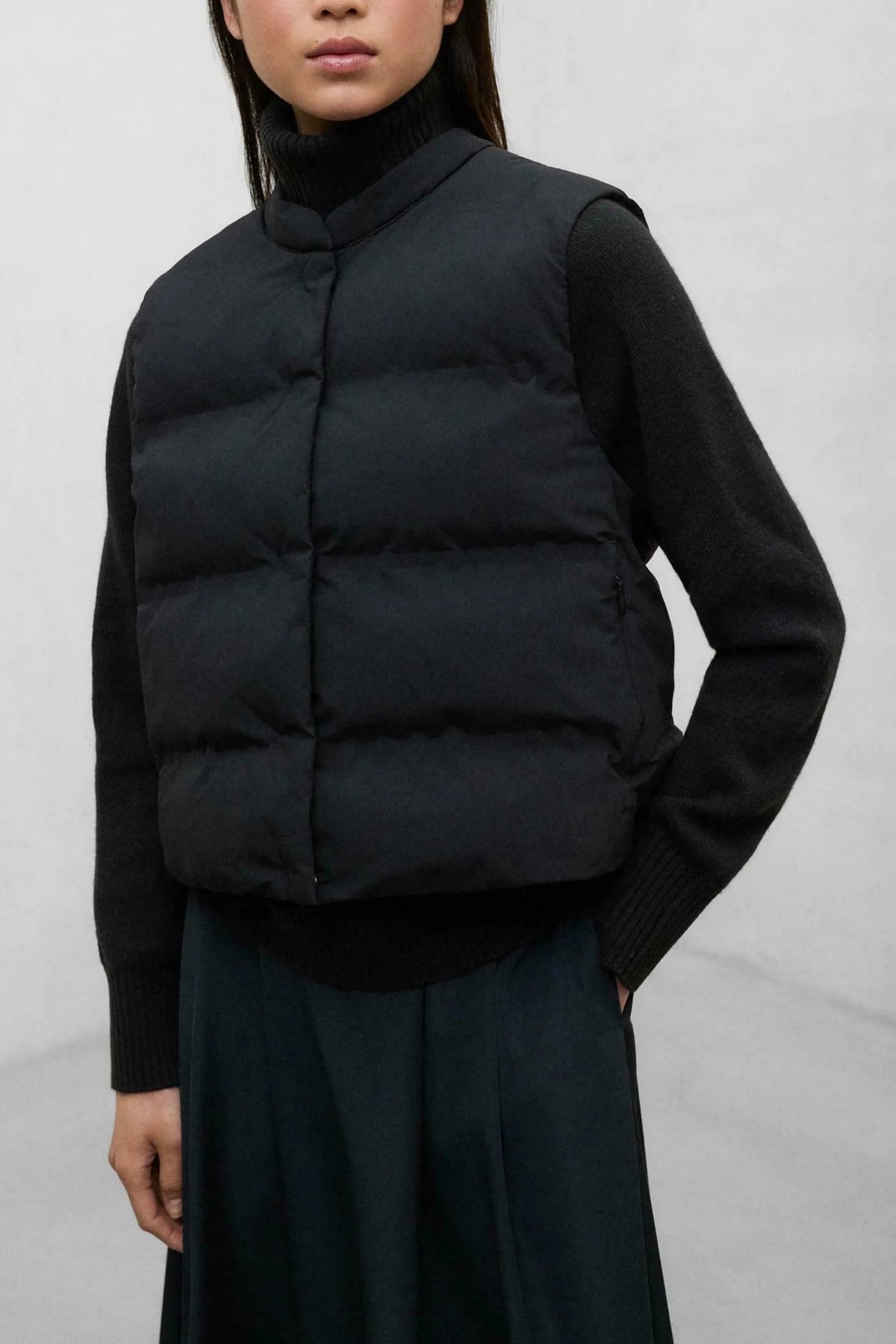 ECOALF POUNCE VEST en color NEGRO  (1)