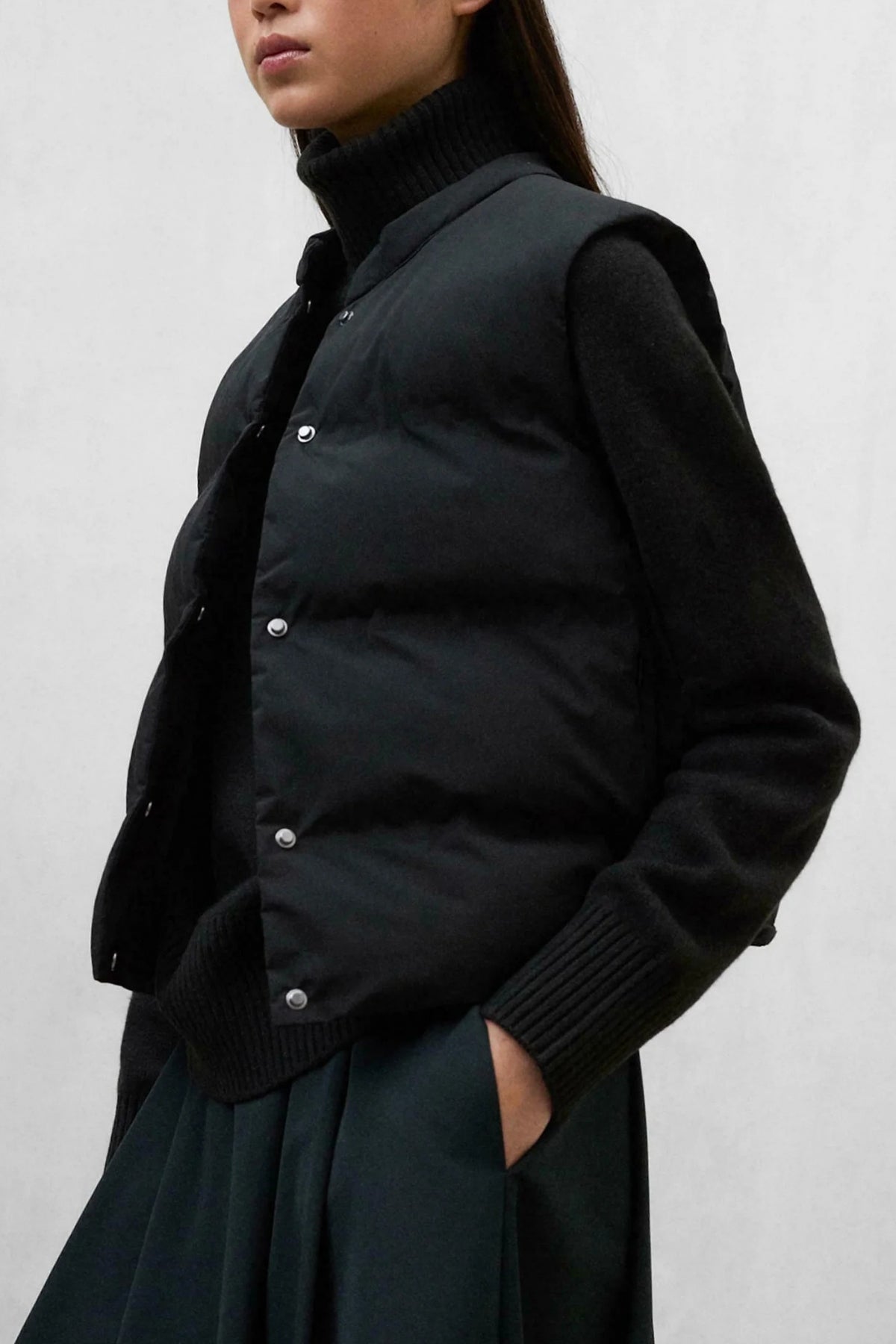 ECOALF POUNCE VEST en color NEGRO  (4)