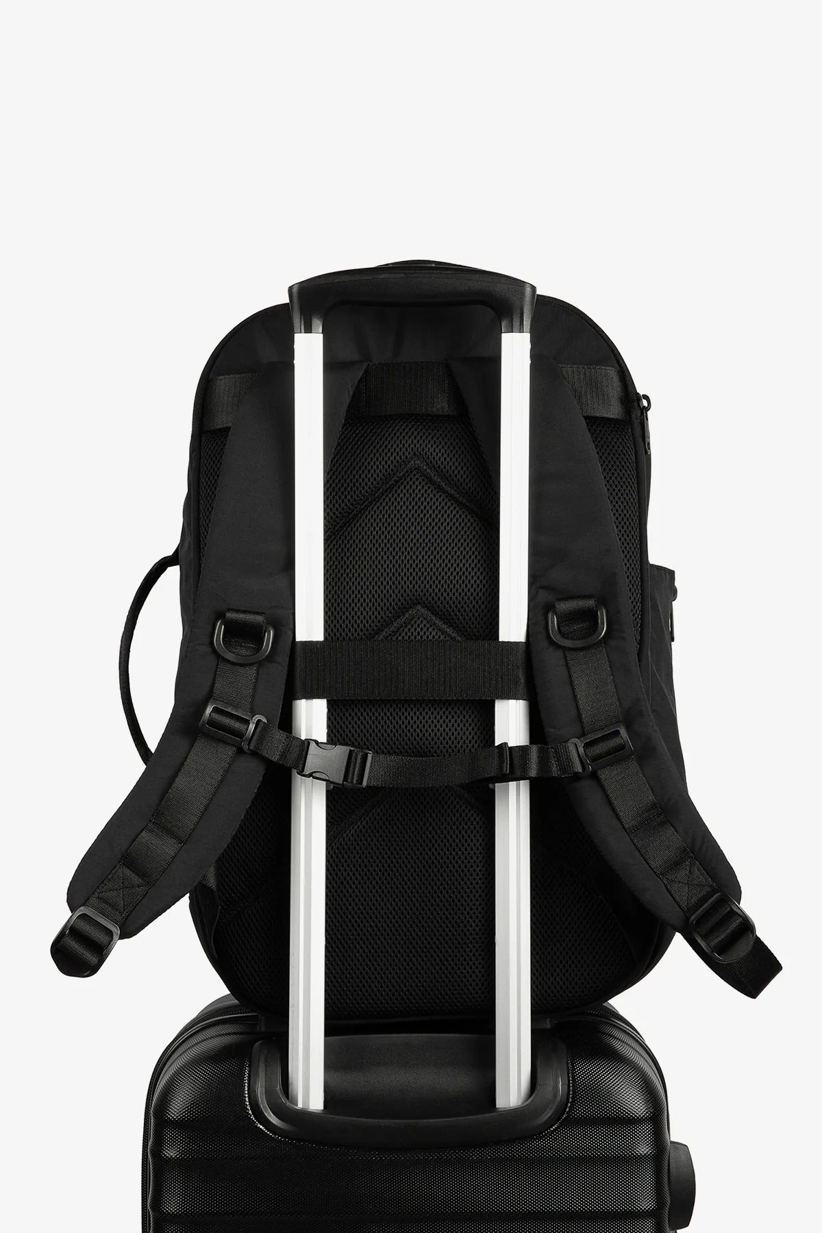 ECOALF OSLO BACKBACK en color NEGRO  (2)