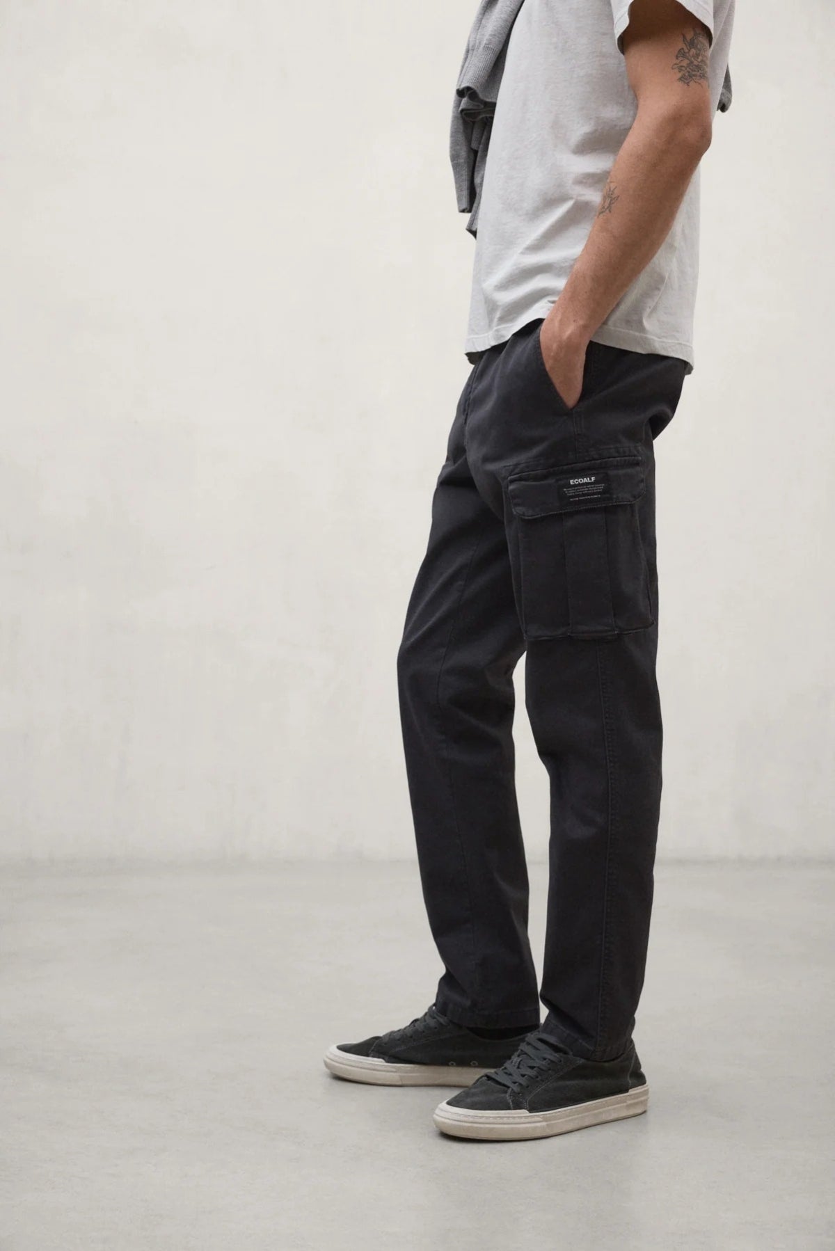 ECOALF ETHICARGO MCMGAPAETHIC en color NEGRO  (2)