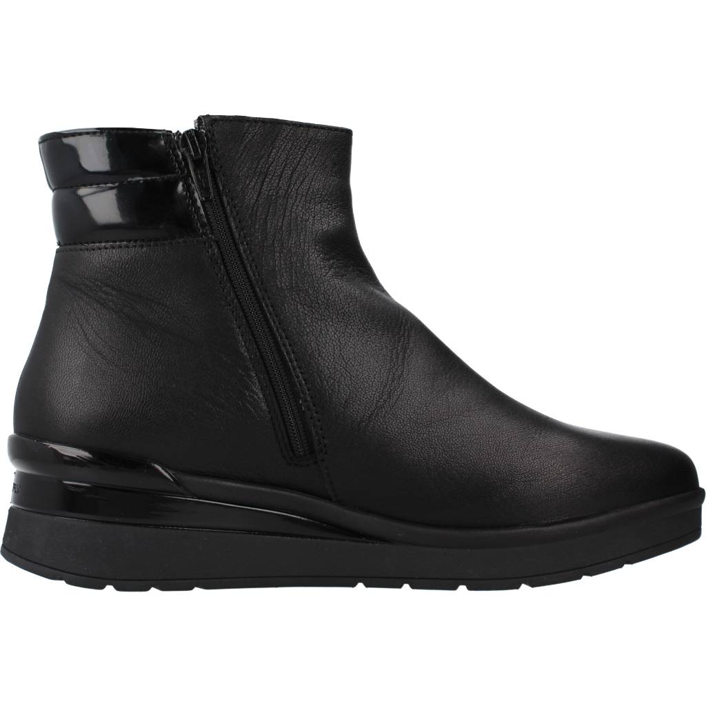 STONEFLY  CREAM OUTDRY  CALF IDRO en color NEGRO  (4)