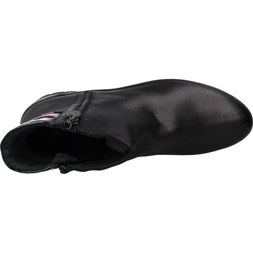 STONEFLY  CREAM OUTDRY  CALF IDRO en color NEGRO  (7)