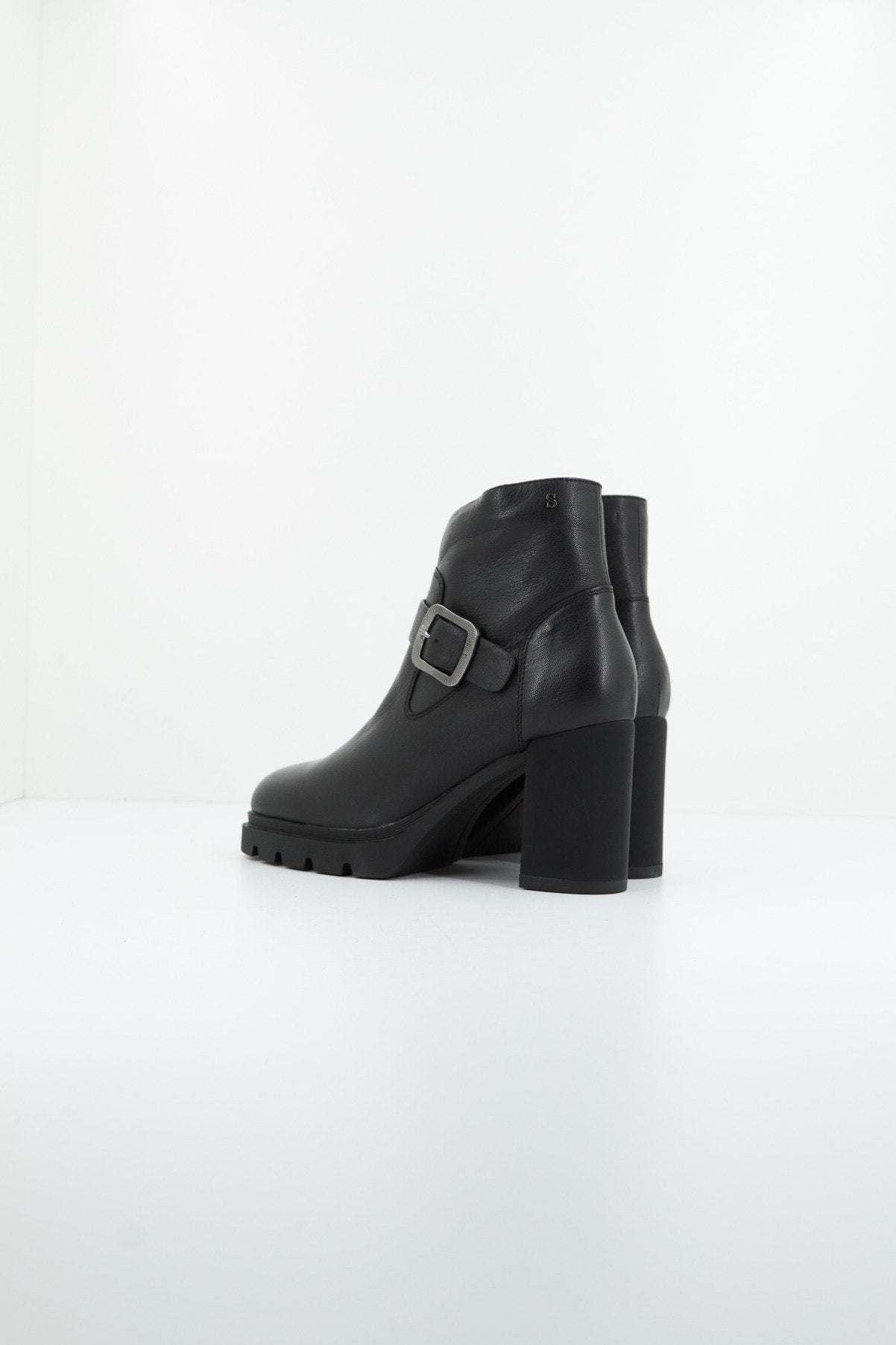STONEFLY OXA  GOAT LTH en color NEGRO  (3)